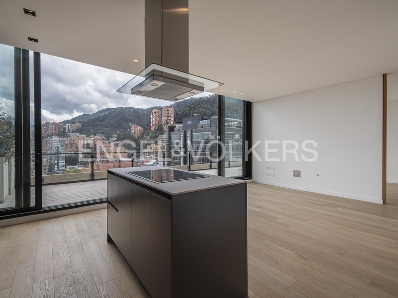 Penthouse con clubhouse y terraza para arriendo en La Cabrera
