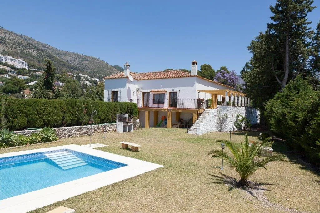 House with extense plot of land in Mijas