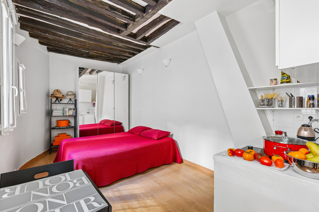 Paris III - Joli studio refait à neuf dans le Haut Marais