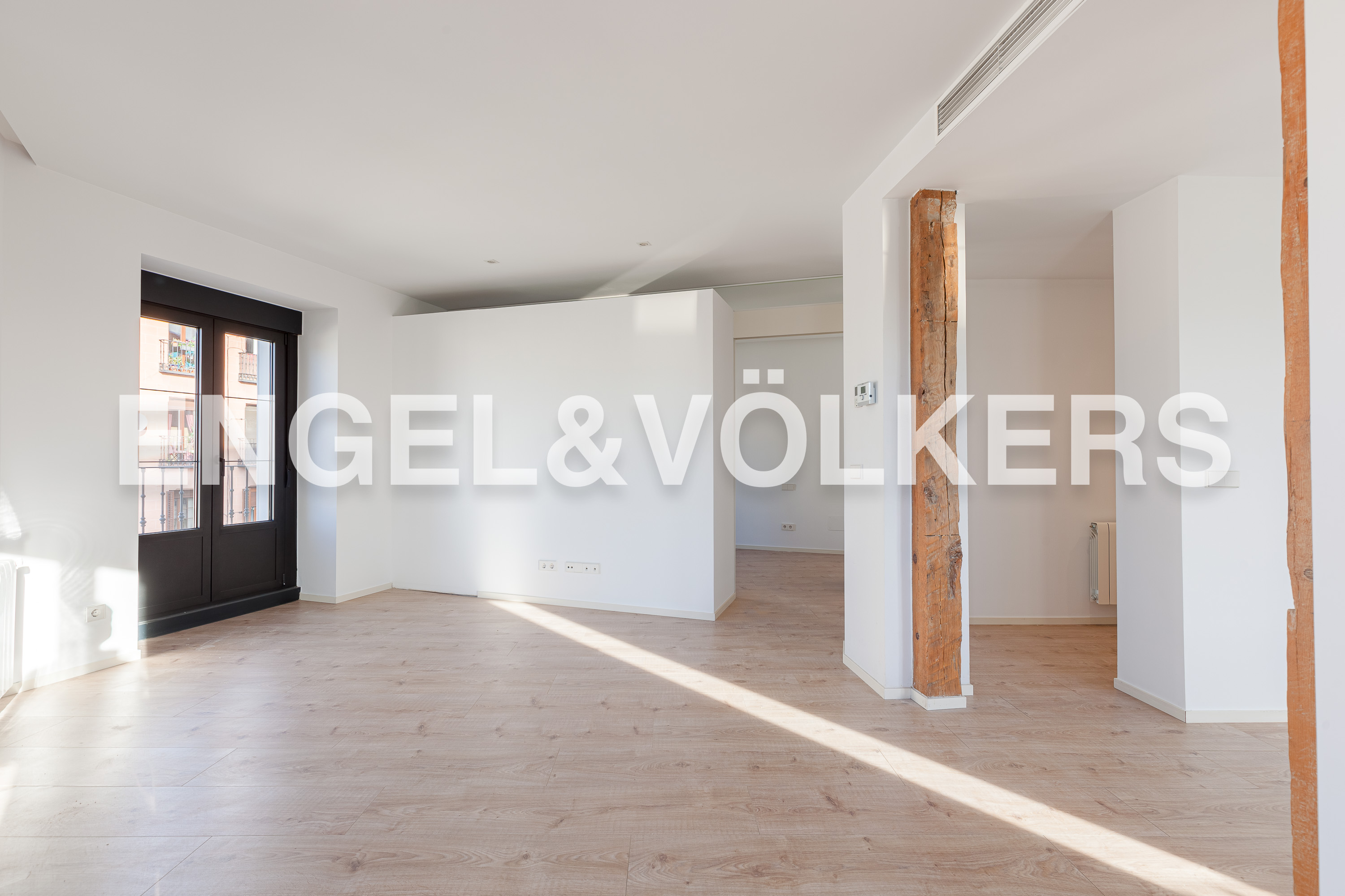 Flat in refurbished building (empty) for rent