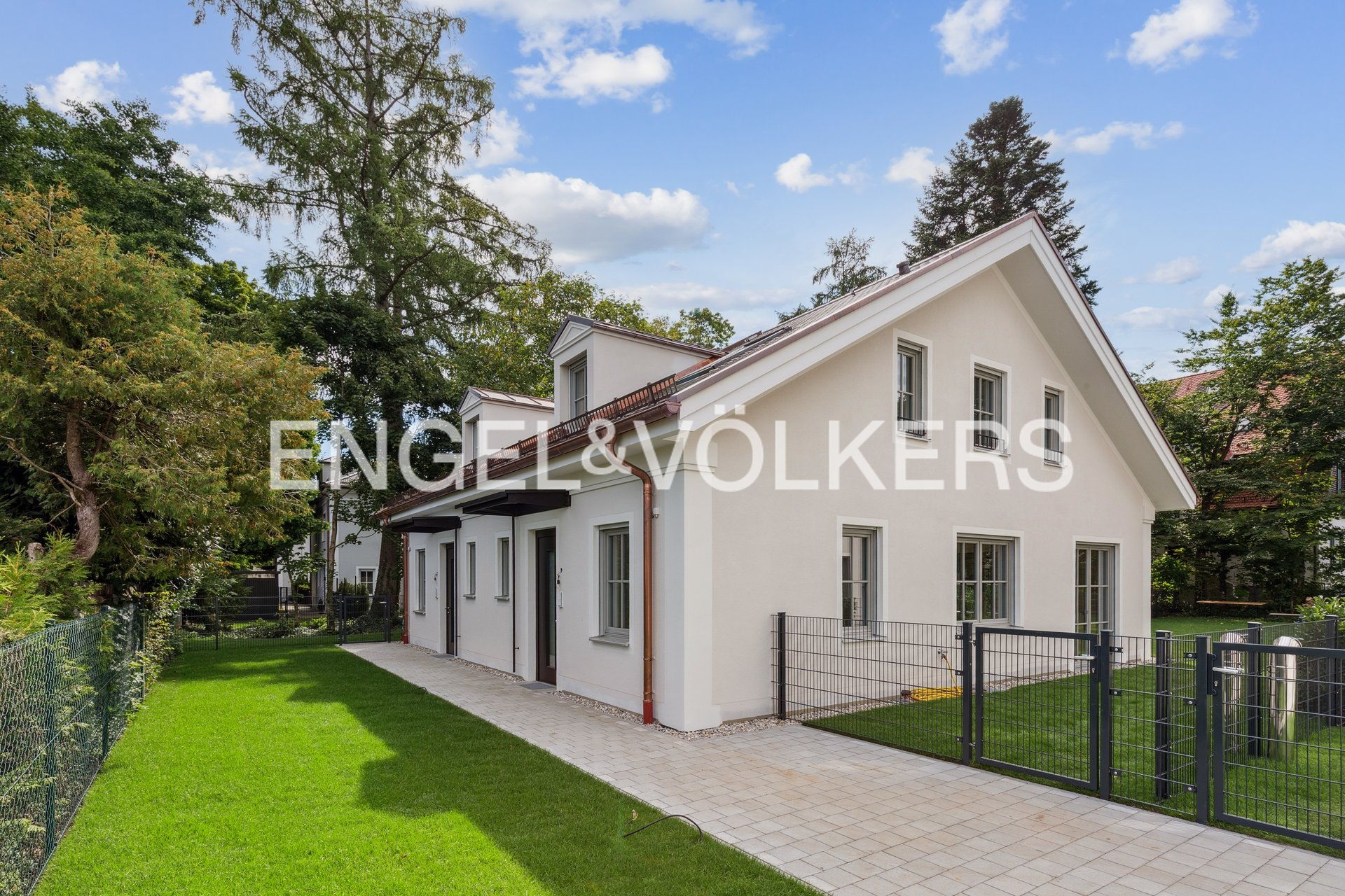 Stylish semi-detached house in prime Grünwald location