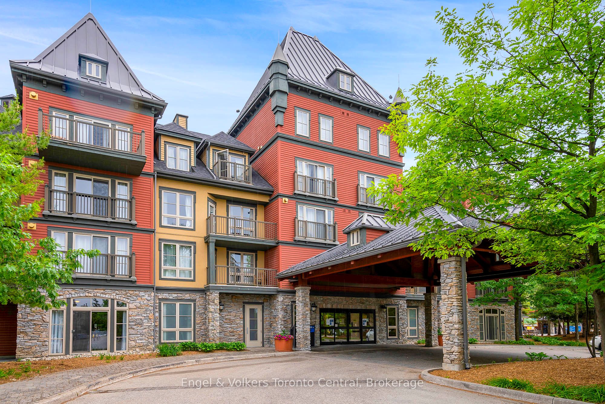 Fully Furnished Condo In Ontario's Most Popular Resort