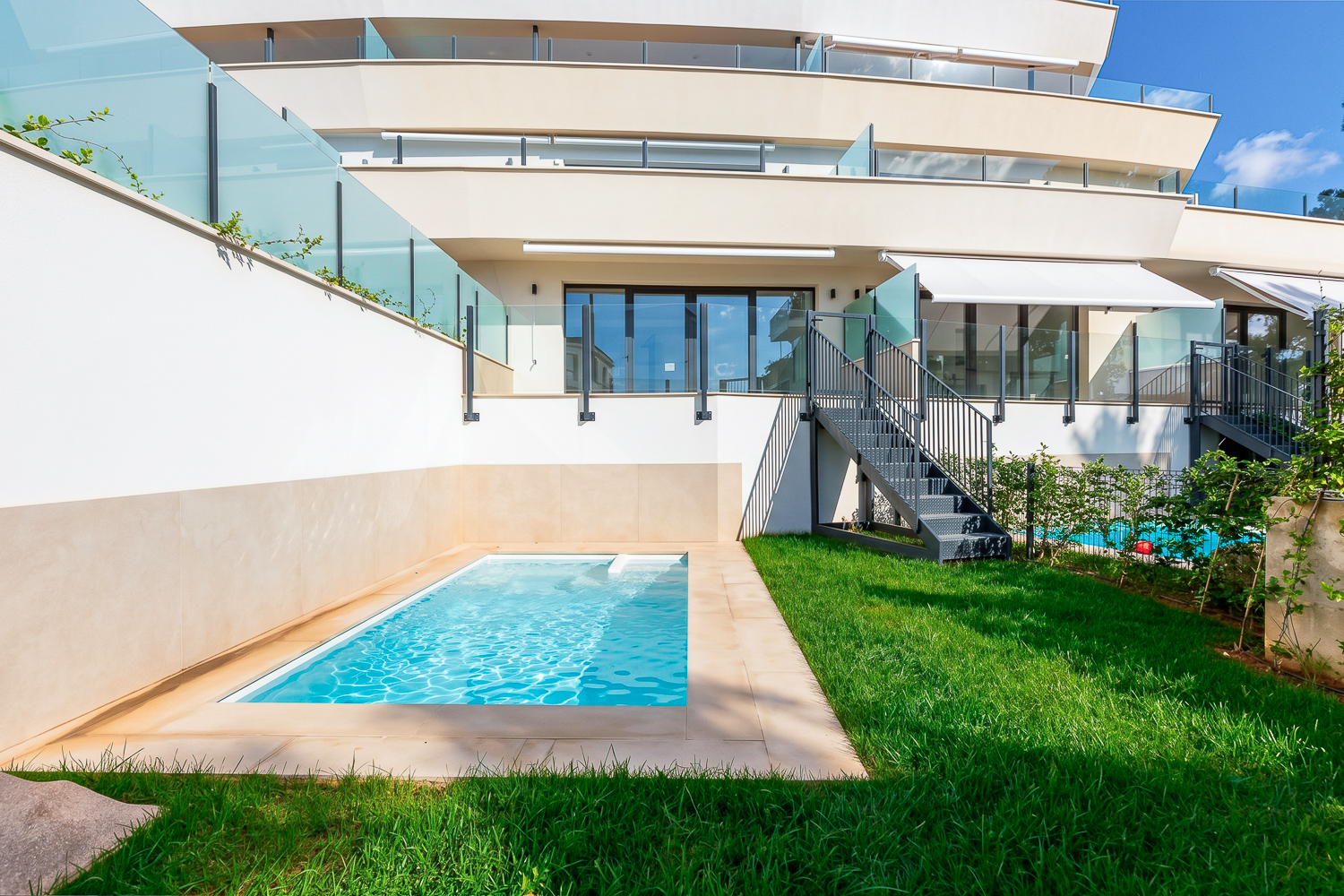 Exclusive ground-floor apartment steps from the Mediterranean in Dénia
