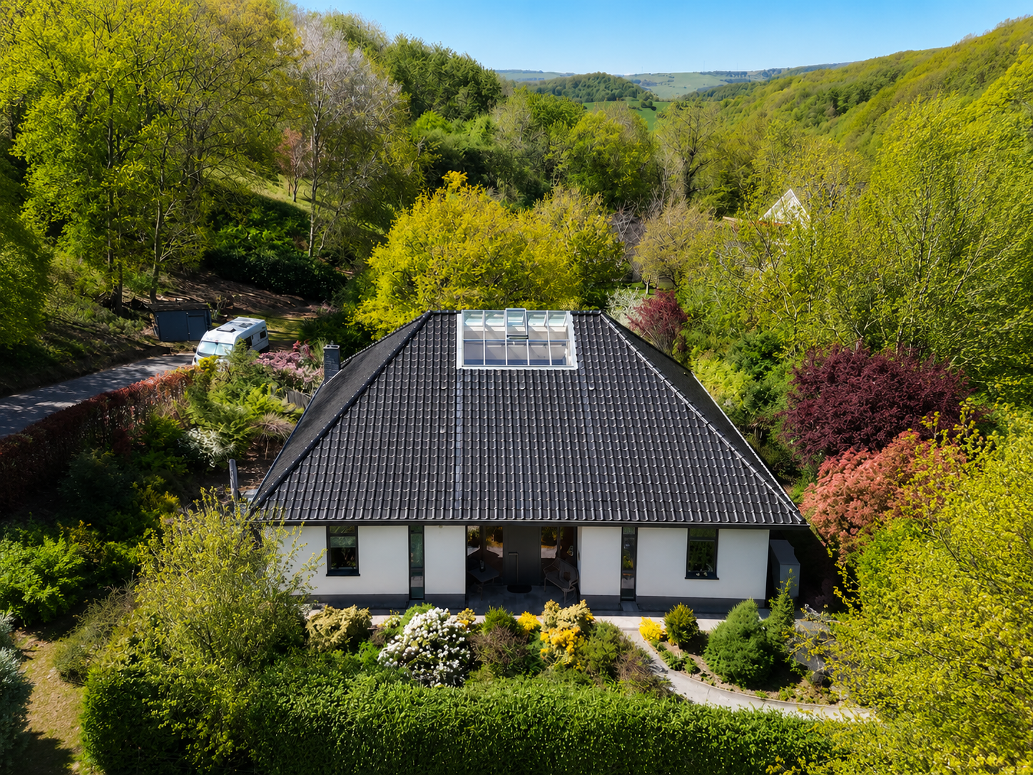 Luxus und Natur vereint - Großzügiges Haus mit Wasseridylle