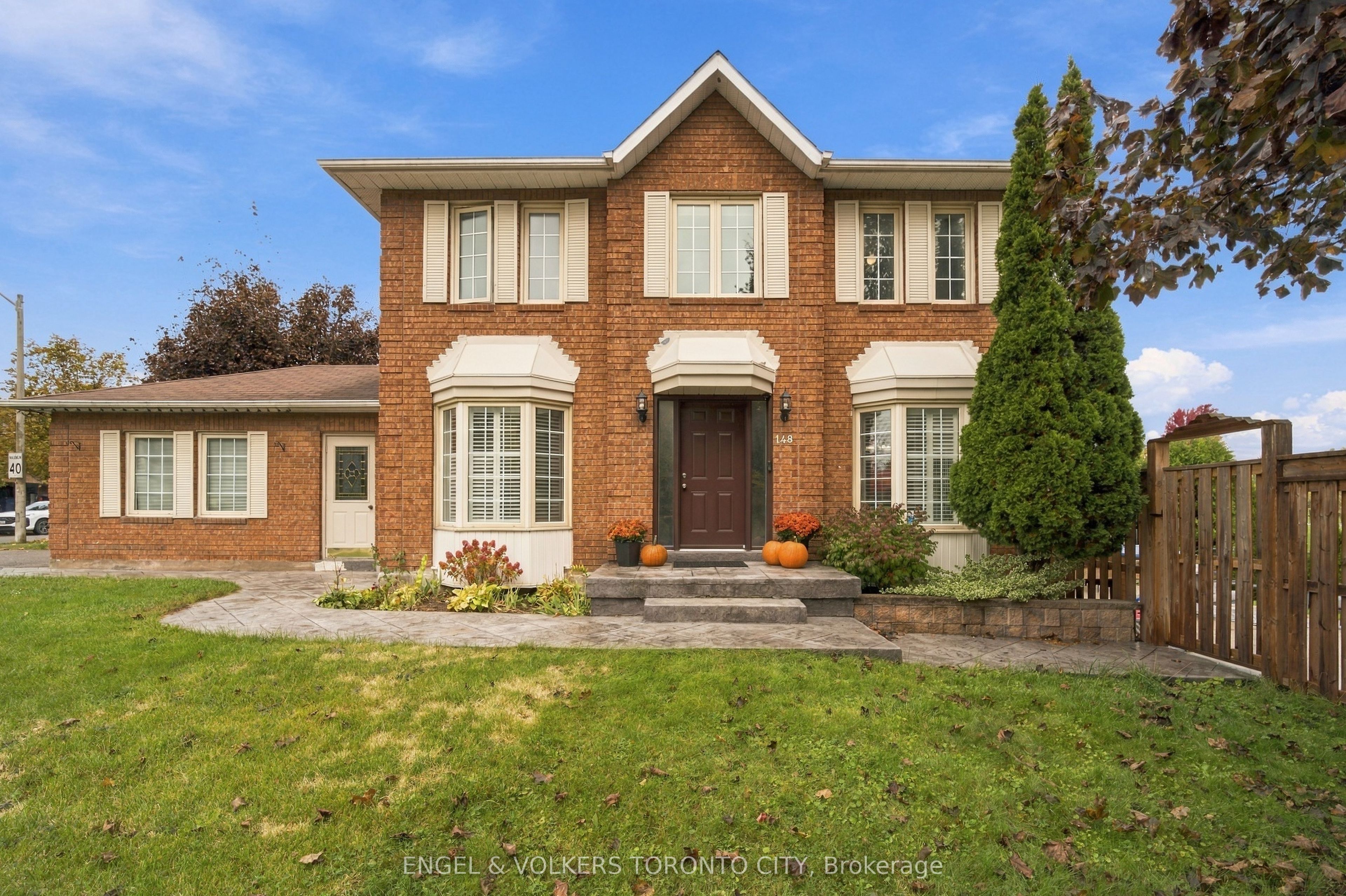 A beautiful corner lot in sought after Aurora Heights