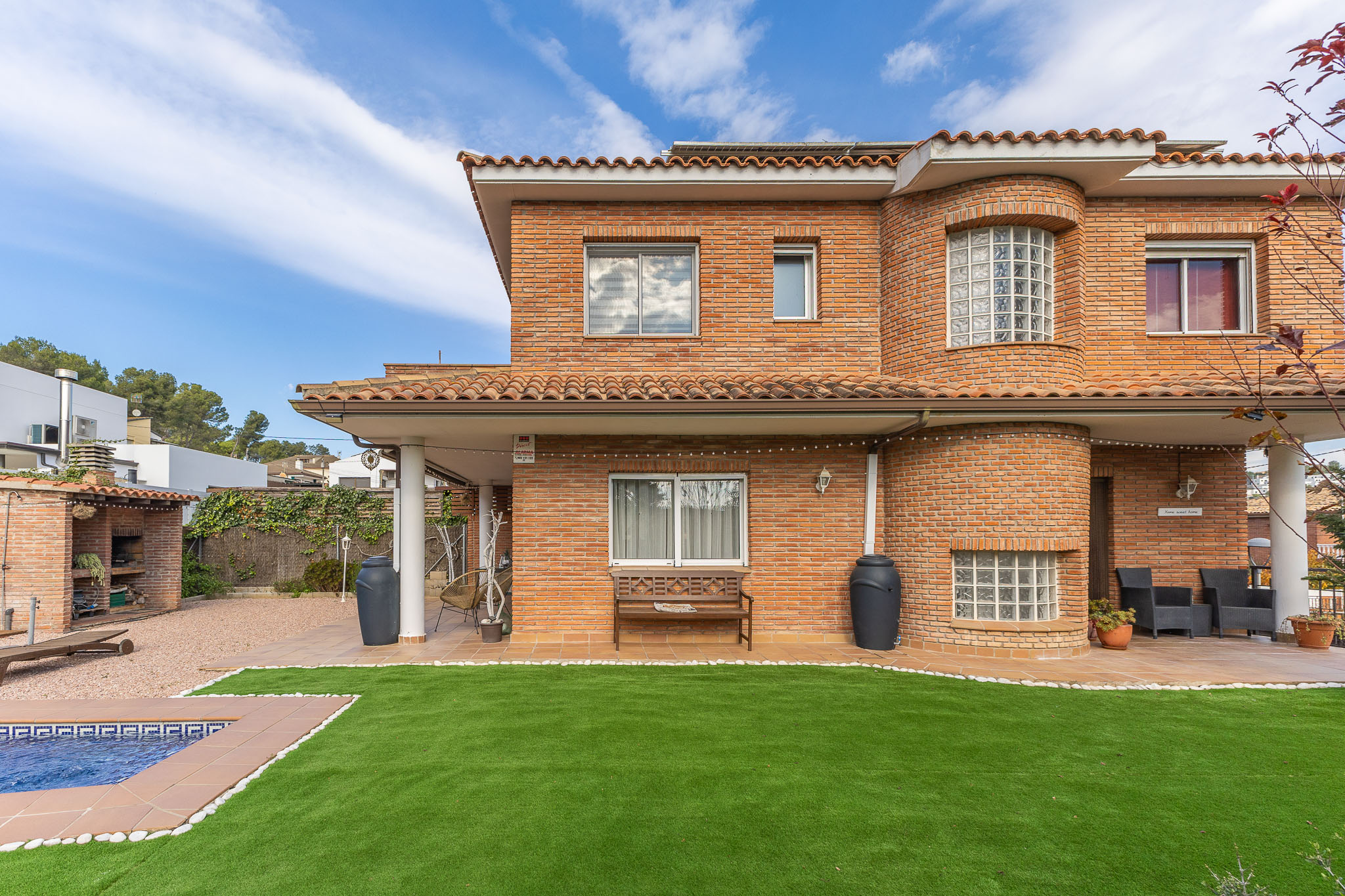 House in Les Fonts de Sant Quirze with large garden, pool, and solar panels
