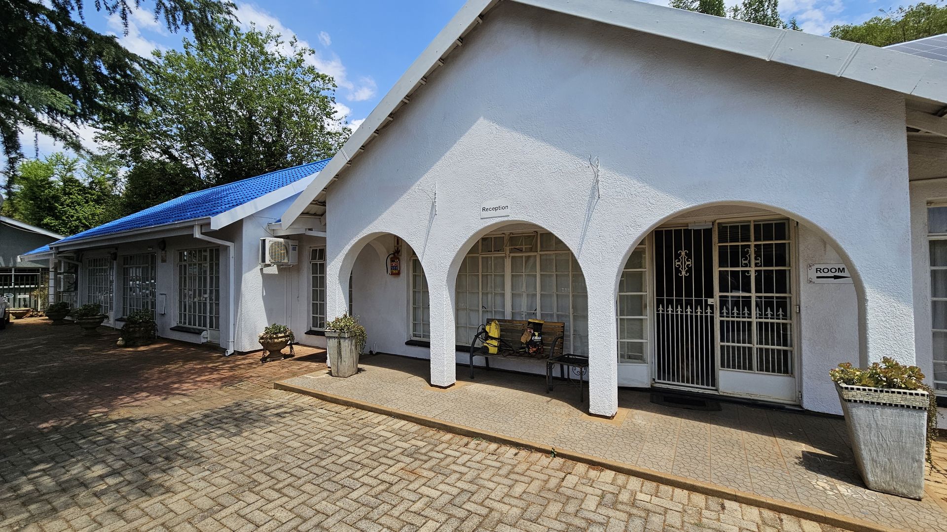 Expansive Family Home with Lots of Potential 1 Jan 2027