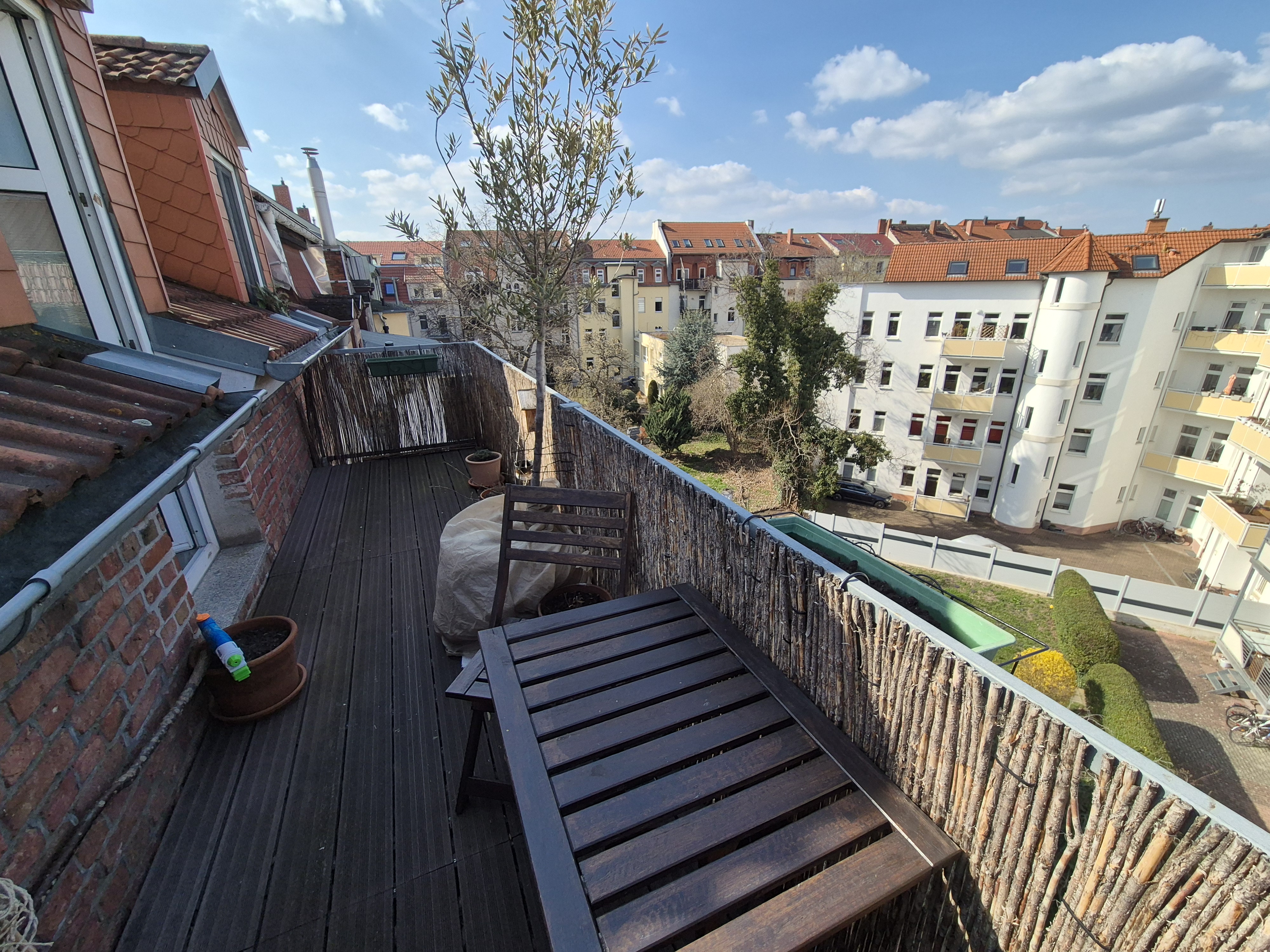 Schöne Dachgeschosswohnung mit Balkon im Herzen Erfurts