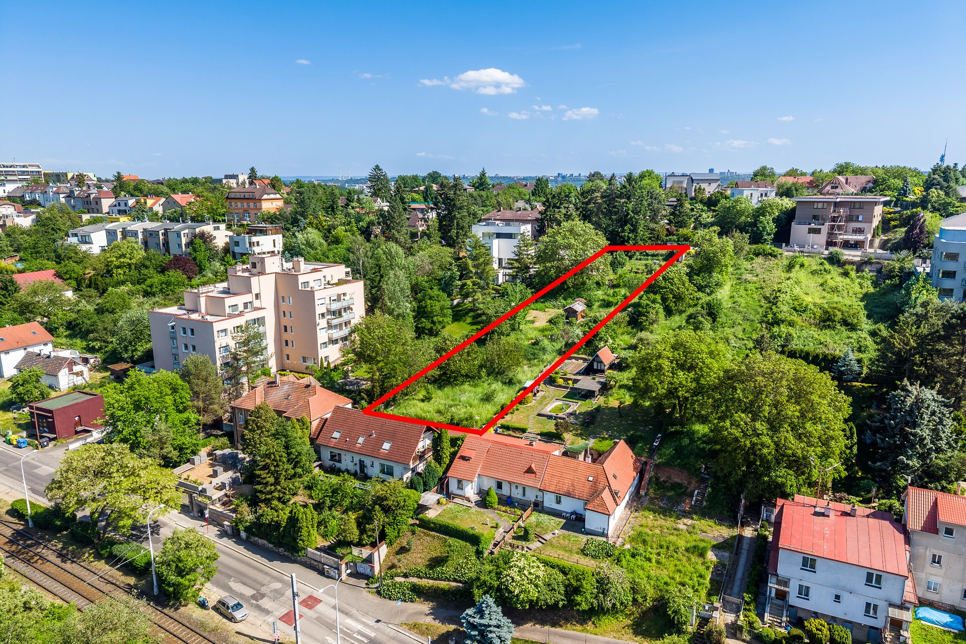 Sale of a building plot 1,575 sqm in Troja