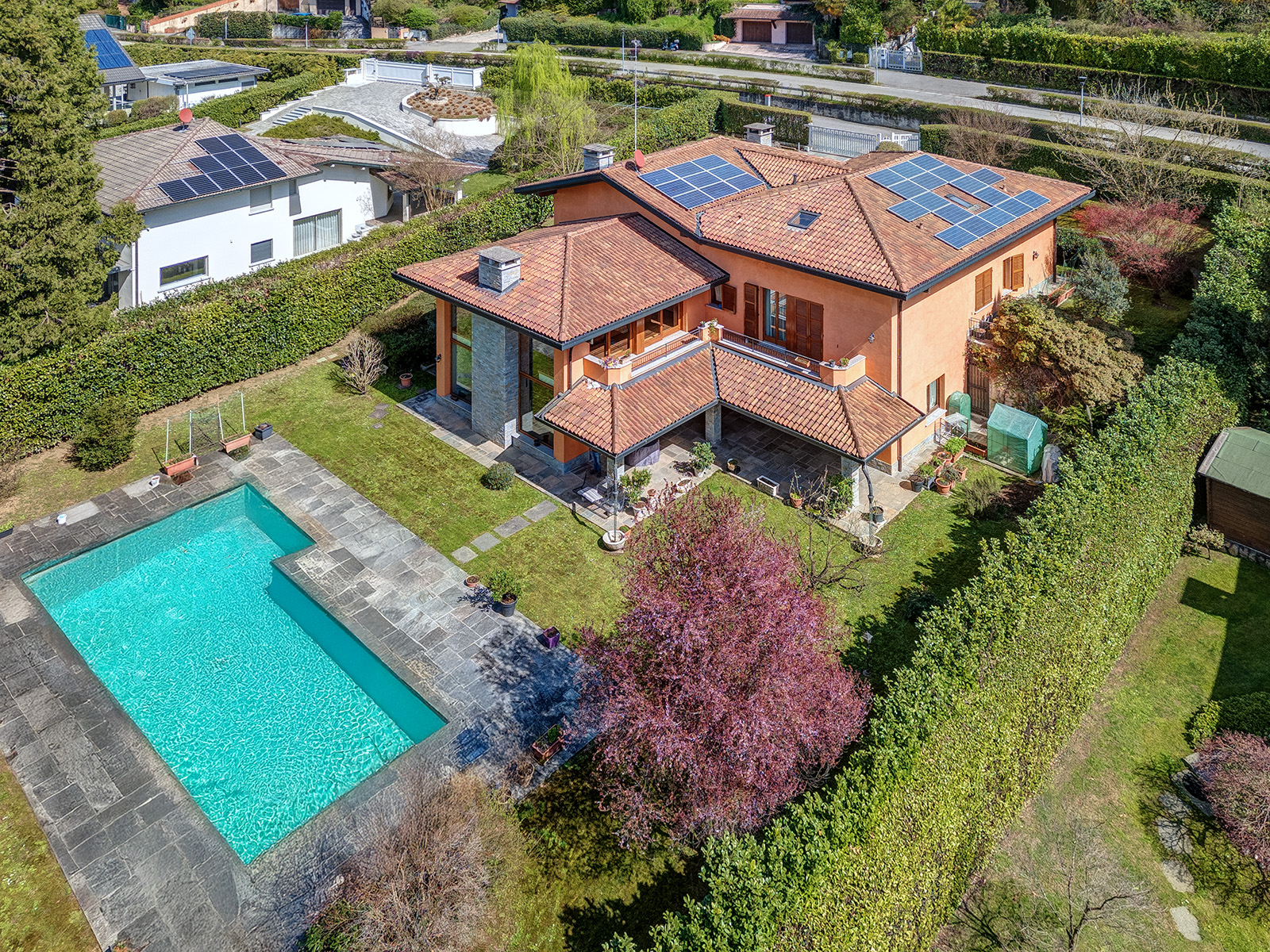 Luxury Villa in Carimate, Overlooking the Golf Courses