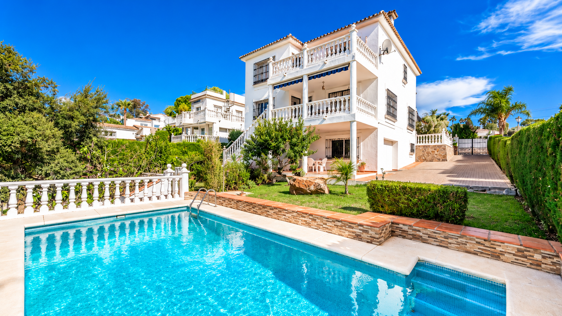 Charming Villa in Classic Style in Elviria