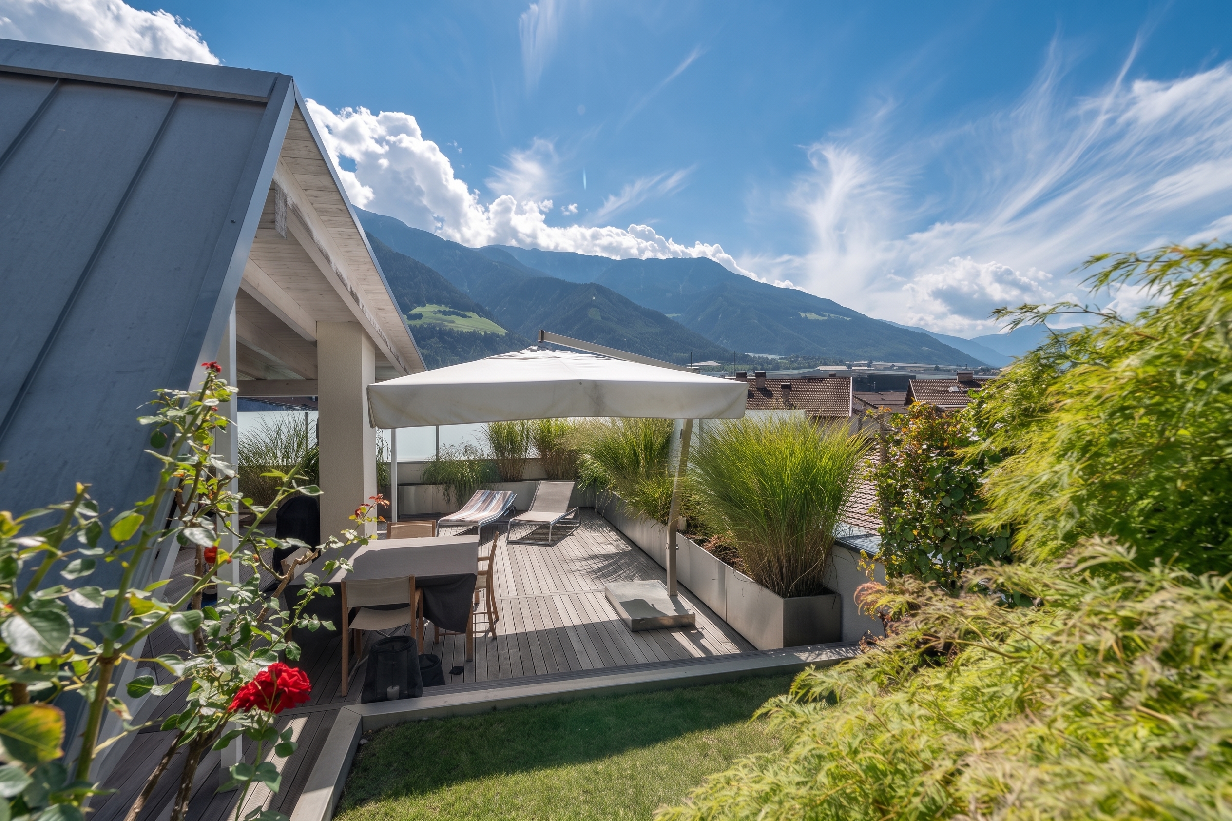 Penthouse with 360° panoramic views and approximately 220 m² of private terraces