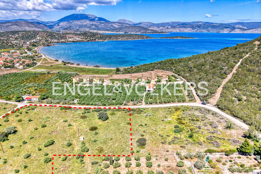 Παραθαλάσσια έκταση προς πώληση στο Πόρτο Χέλι