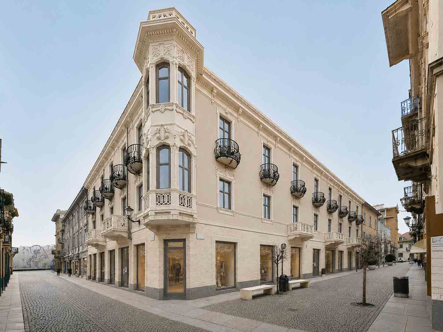 Helle Zweizimmerwohnung im exklusivsten historischen Palast von Alba