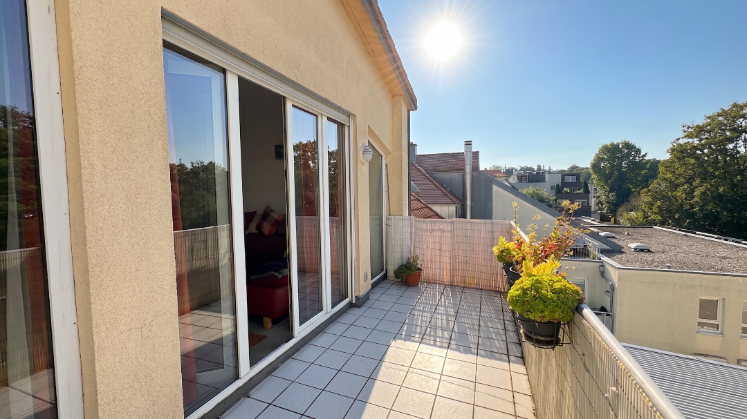 Attraktive Kapitalanlage: Vermietete                                                                 2-Raum-Wohnung mit Balkon und Stellplatz