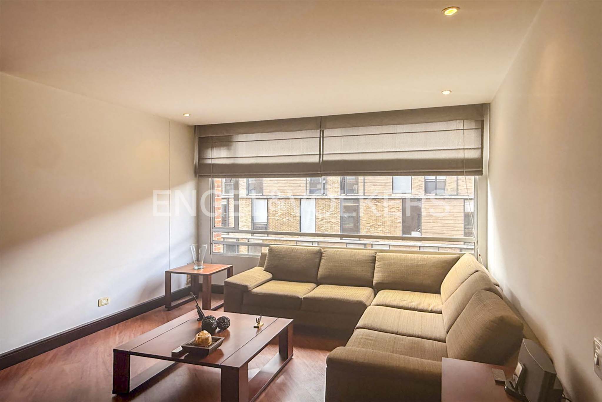 Iluminado apartamento exterior para venta en Virrey