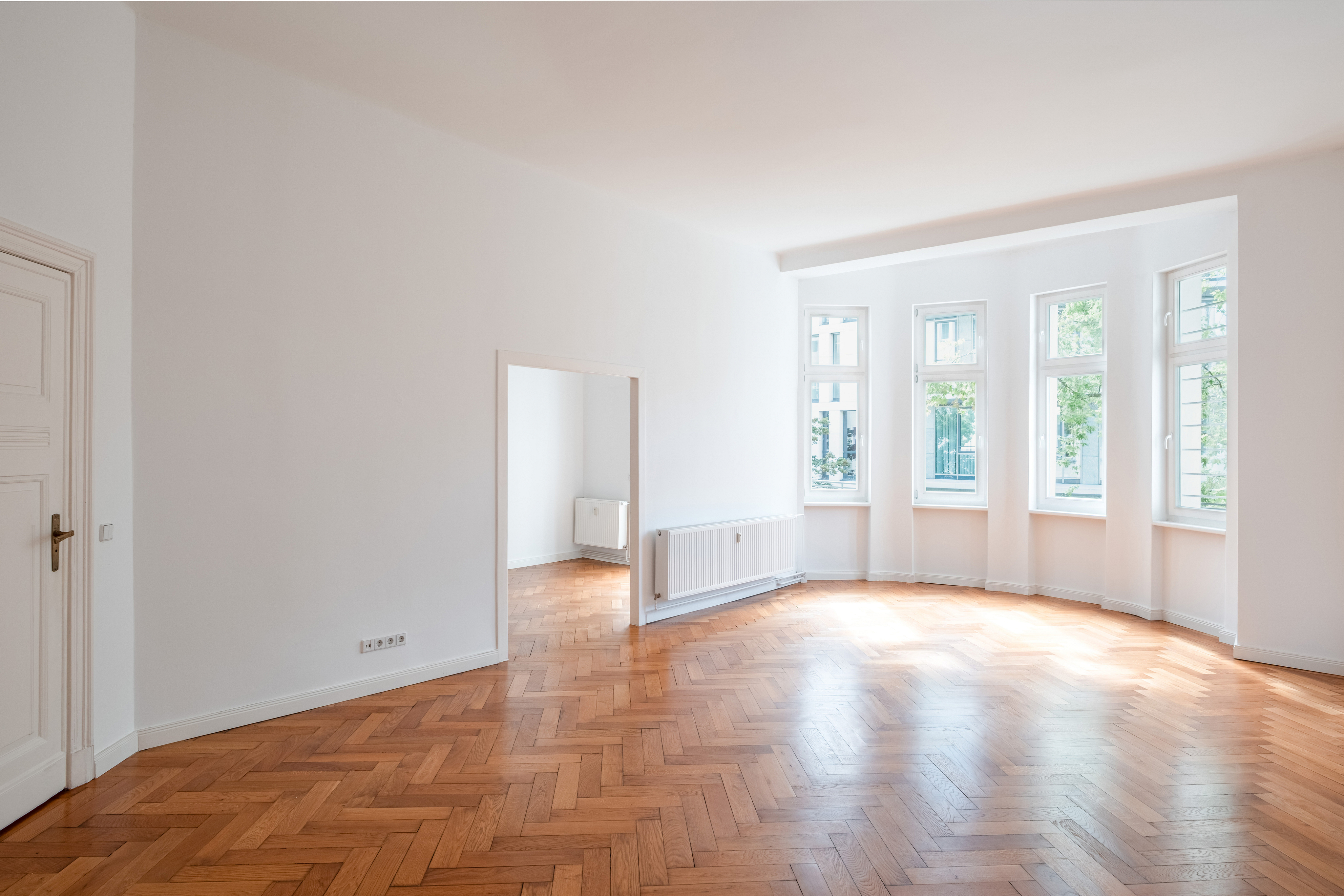 Family-friendly period apartment with a spacious layout and southwest-facing balcony in Wilmersdorf
