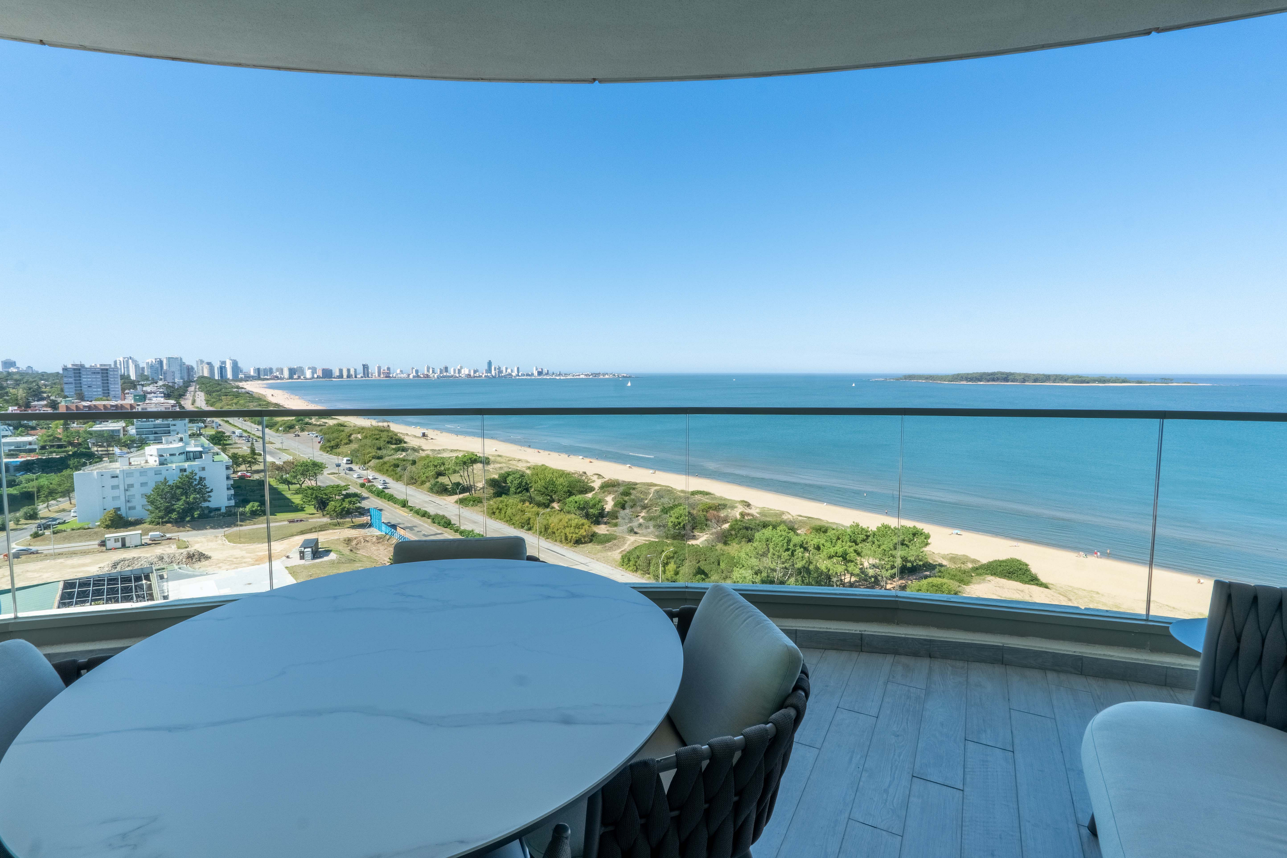 Furnished apartment at FENDI, beachfront, with harbor view