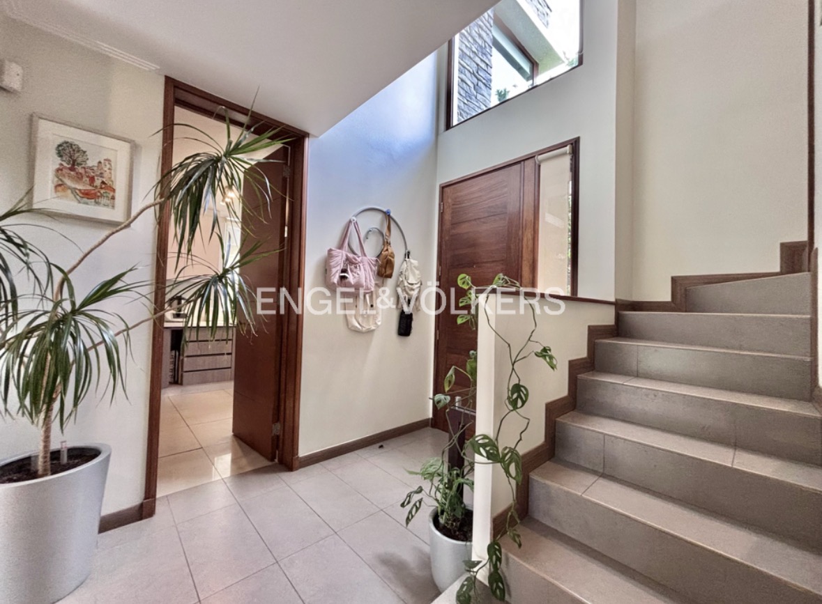 Arriendo, Casa Moderna, a 7 minutos de Vitacura