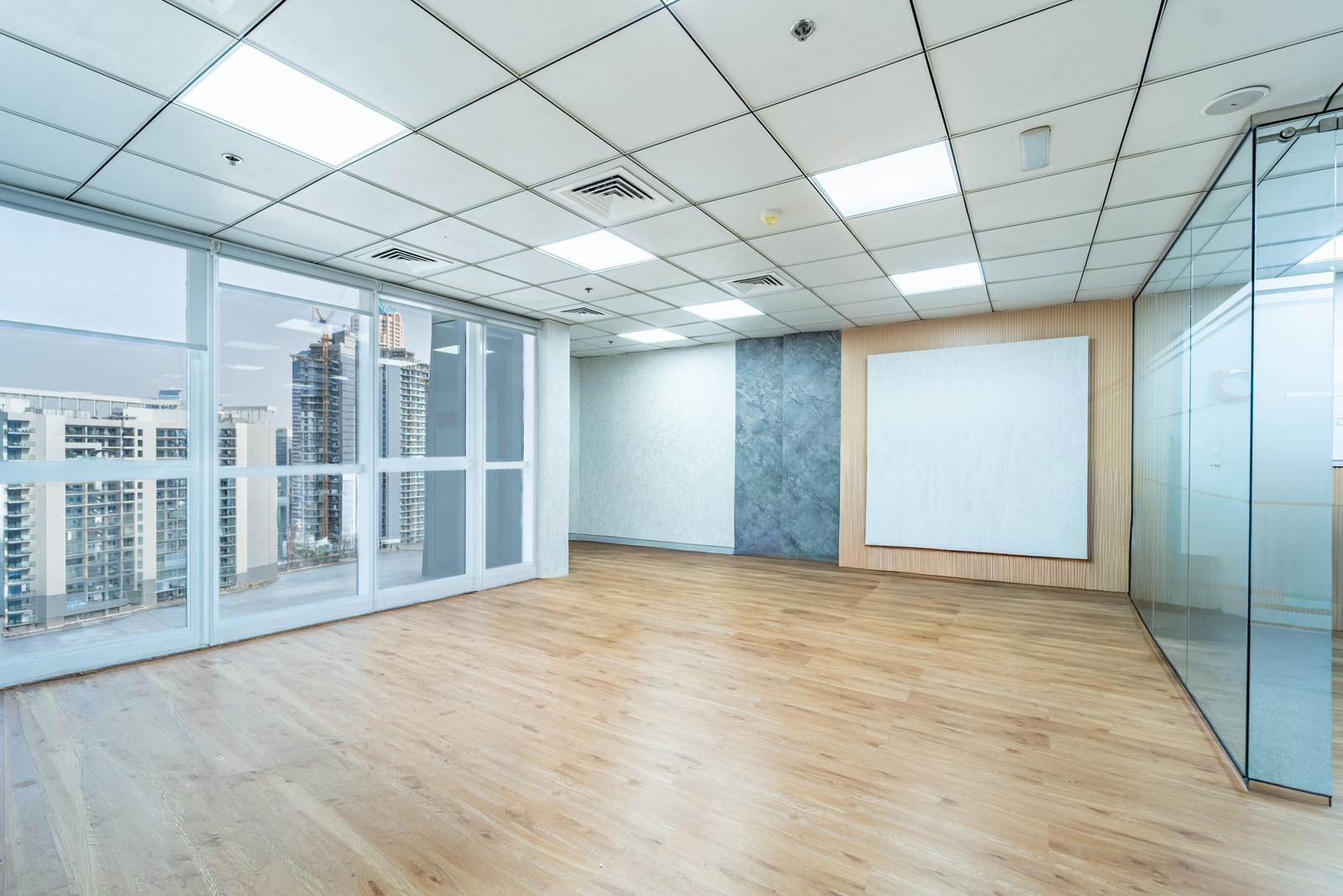 Semi-Furnished| Prime Location| Stunning Office