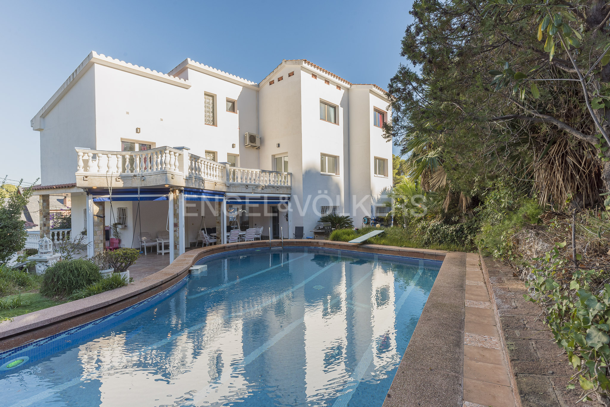 Magnificent single-family home with lovely pool in Montemar