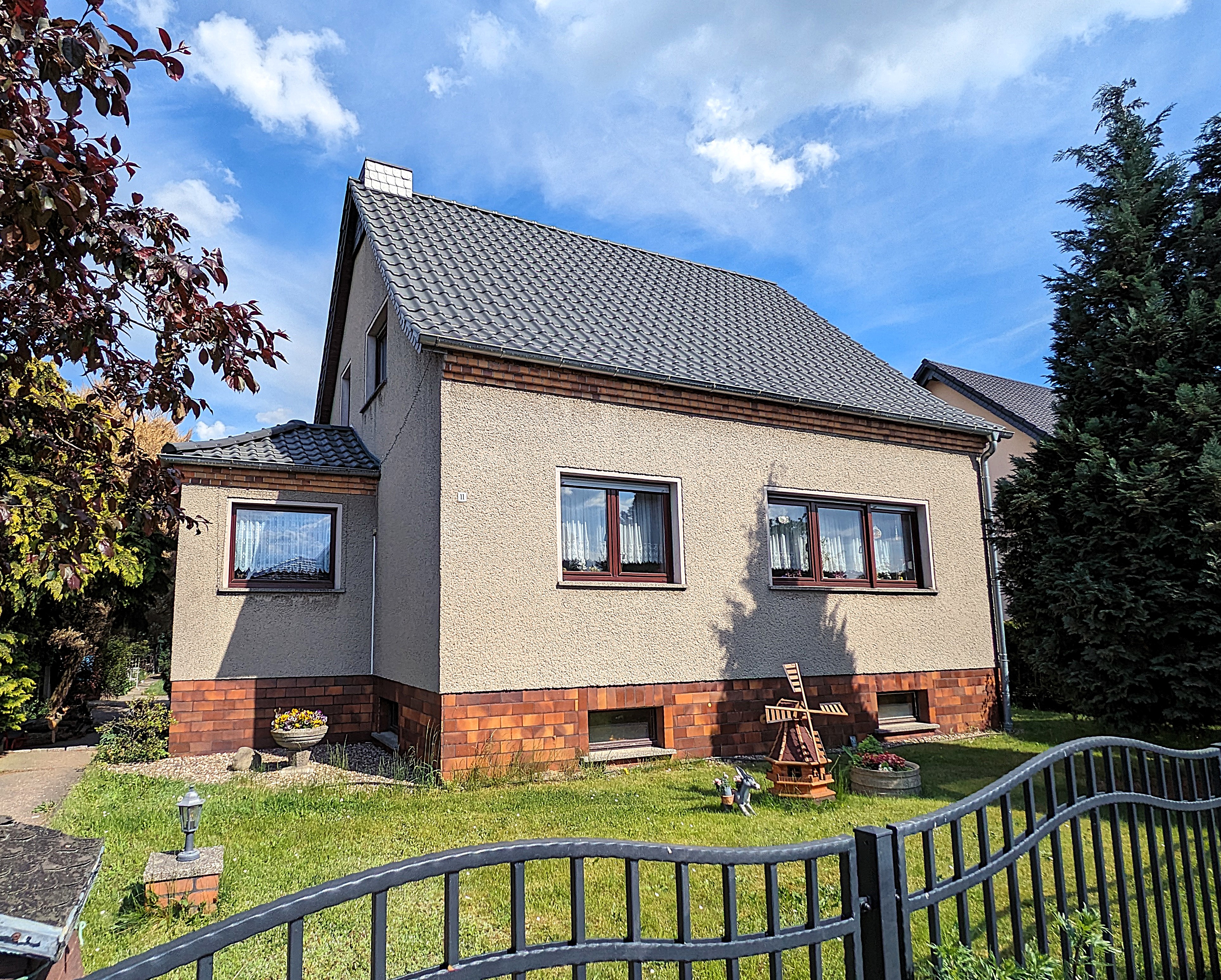 Großzügiges Einfamilienhaus mit traumhaftem Grundstück in beliebter Lage