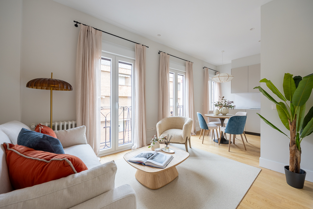 Refurbished apartment featuring three balconies on Claudio Coello Street.