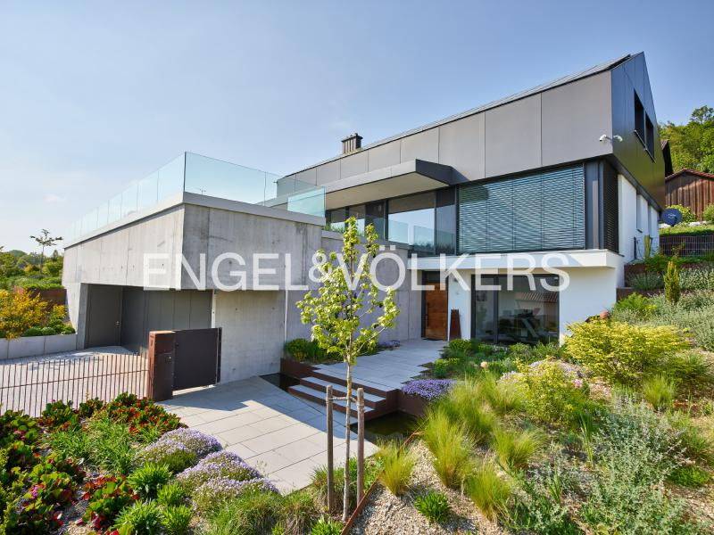 High-End-Architektenvilla mit Panorama-Pool und Seeblick!