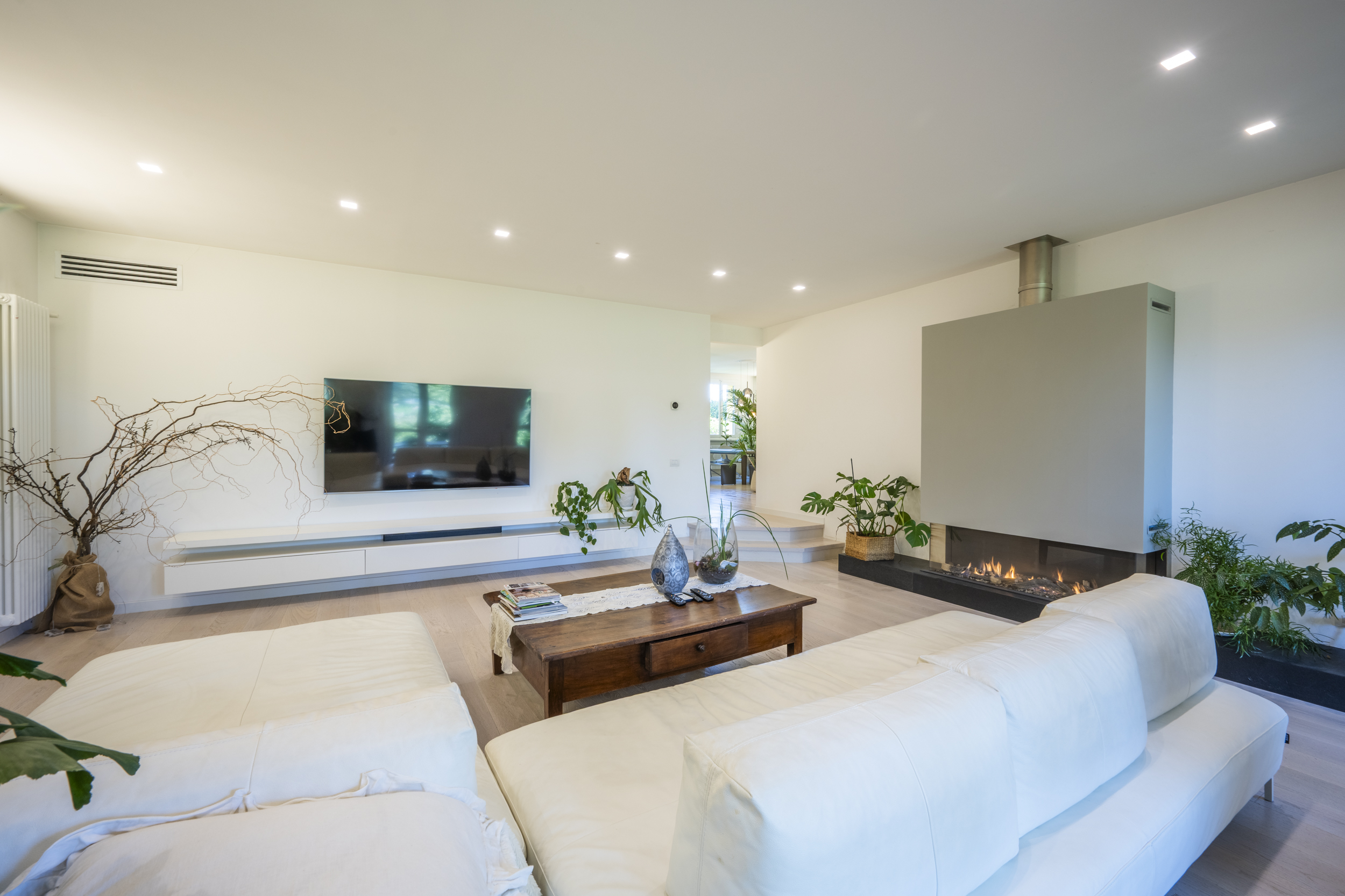 Contemporary townhouse in the heart of Mariano