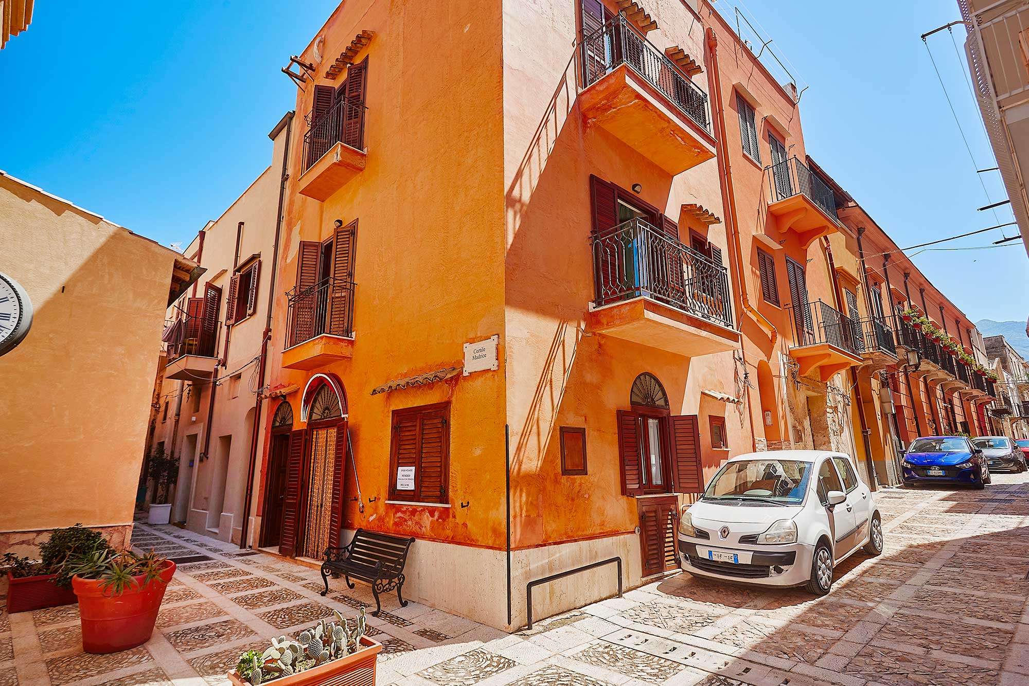 Casa indipendente nel centro storico con terrazza e scorci sul mare