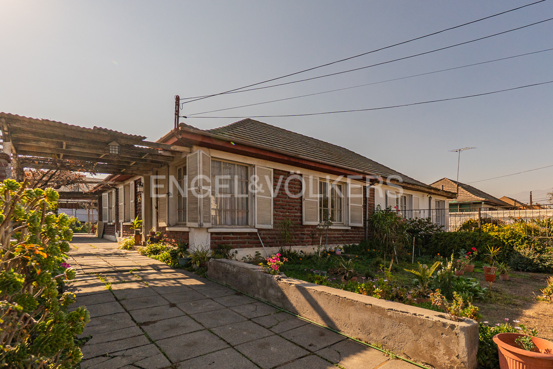 Casa para remodelar en barrio residencial
