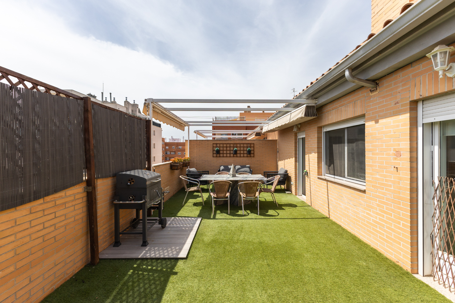 Spectacular penthouse with parking in Paterna for short stays