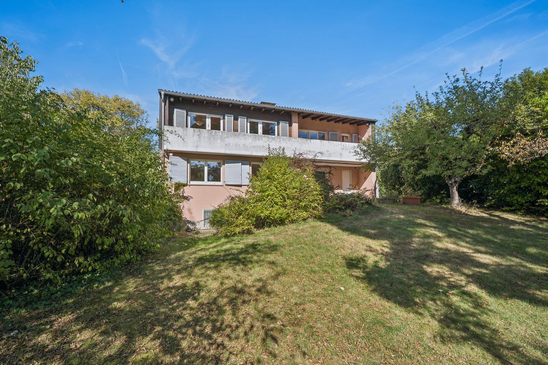 Familienhaus mit Traumgarten in schönster Lage vom Oberurseler Eichwäldchen