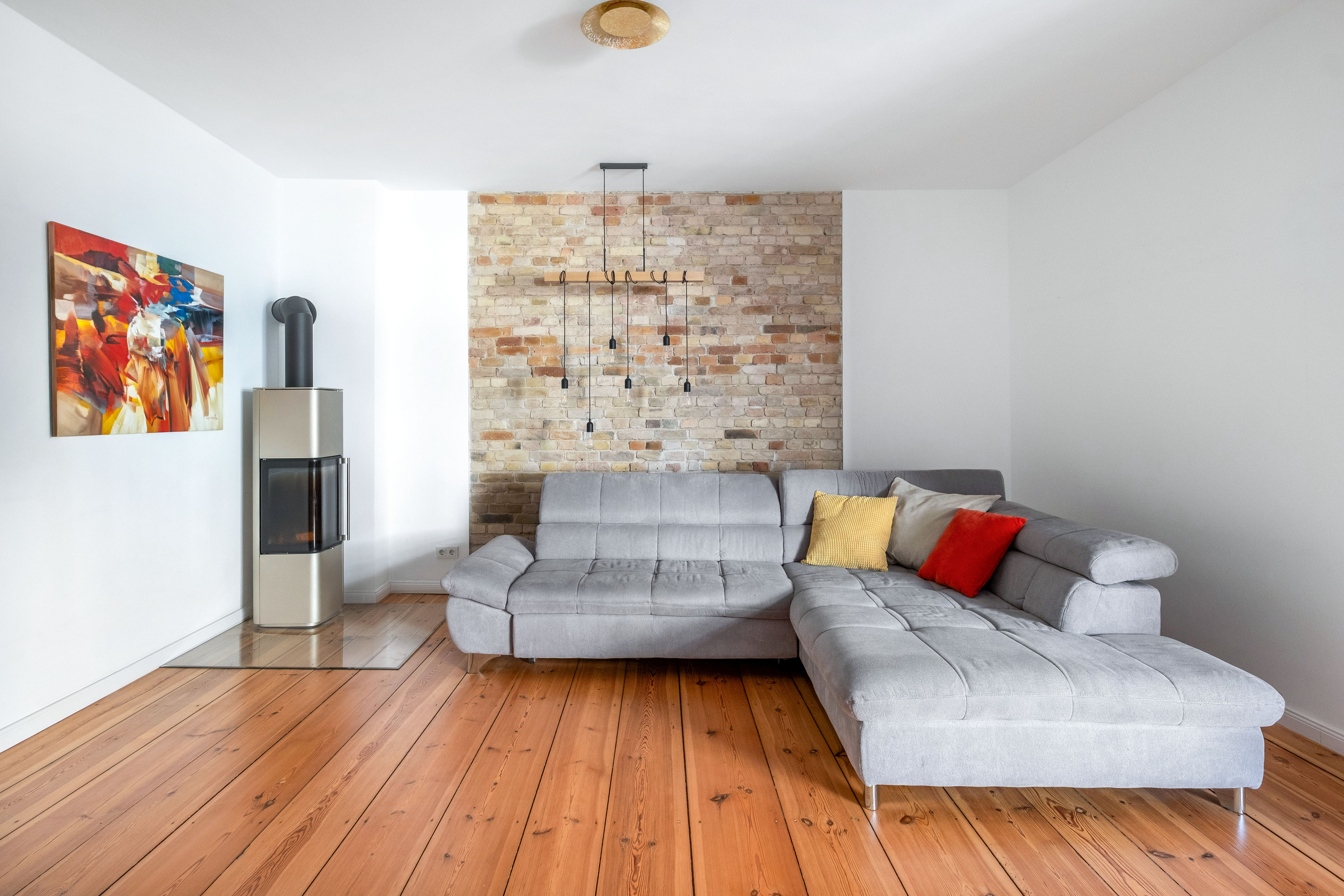 Einladende 3-Zimmer-Wohnung mit Balkon
und Kamin am Volkspark Friedrichshain