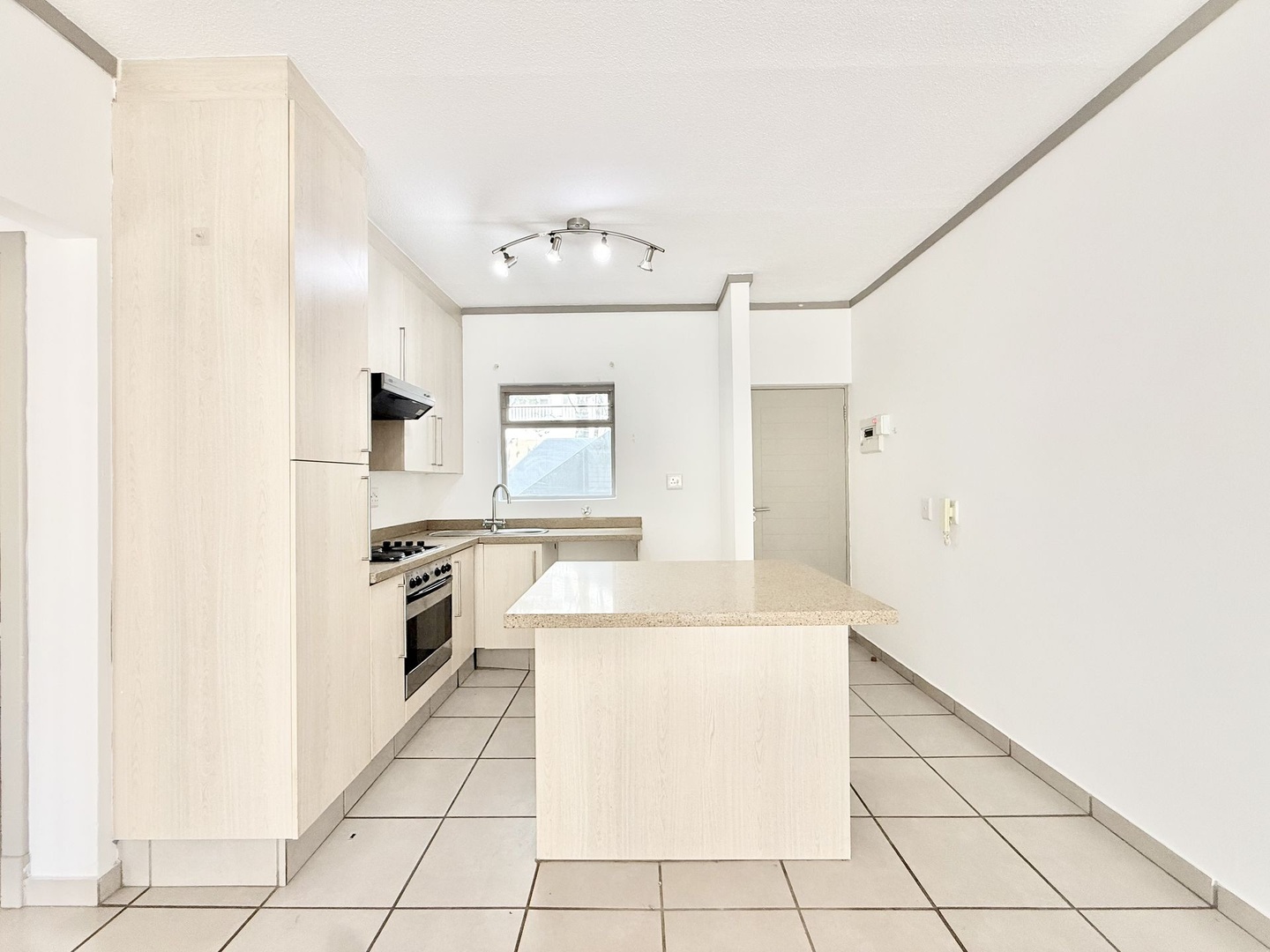 1 bedroom garden apartment, Stonewood Estate, Broadacre