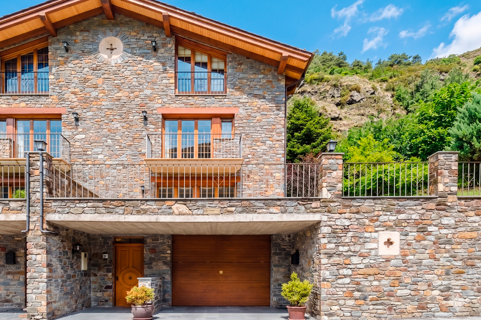 Maison jumelée exclusive avec vues panoramiques spectaculaires