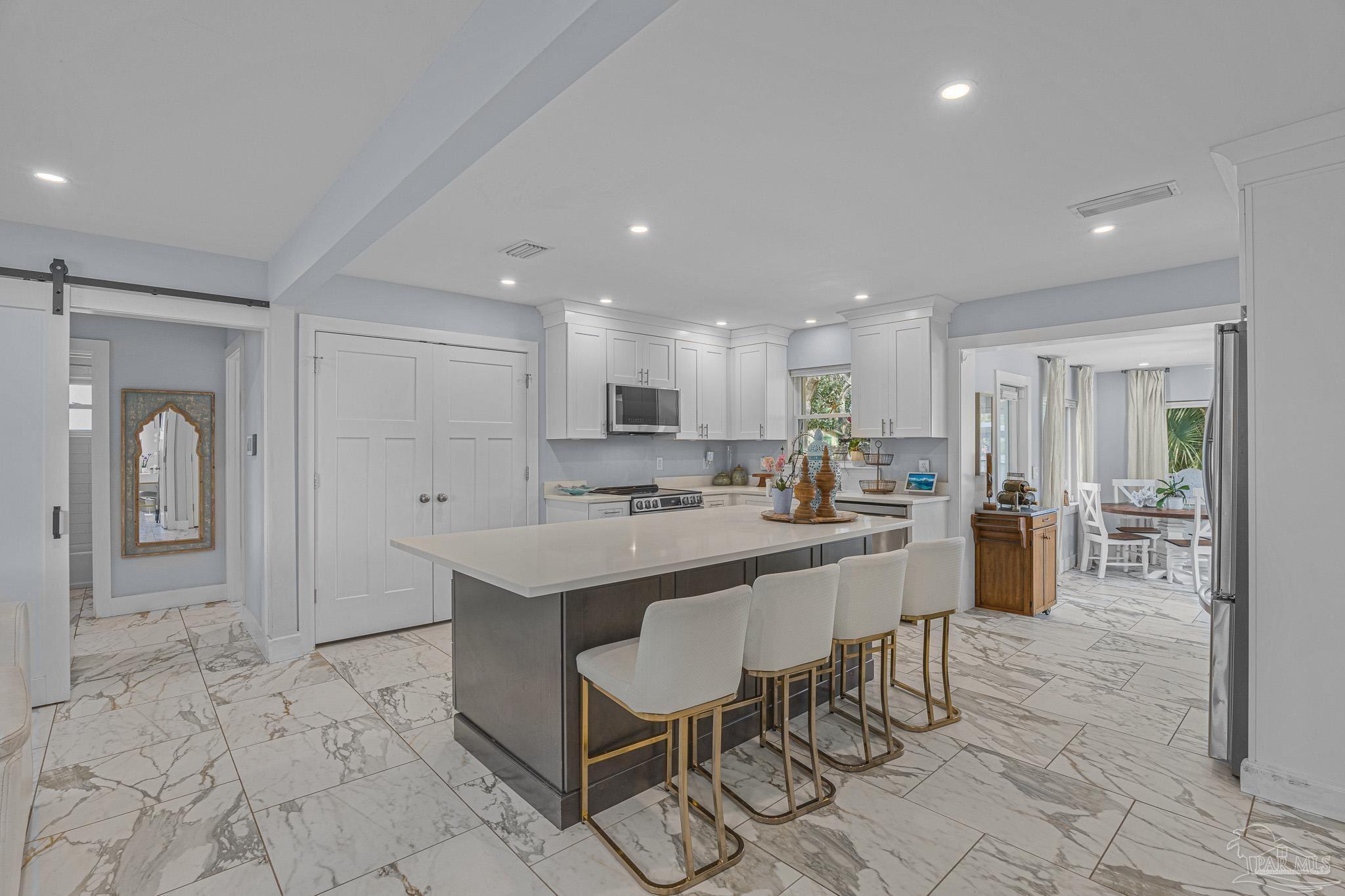 Coastal Living in Gulf Breeze Proper - Minutes to the Beach