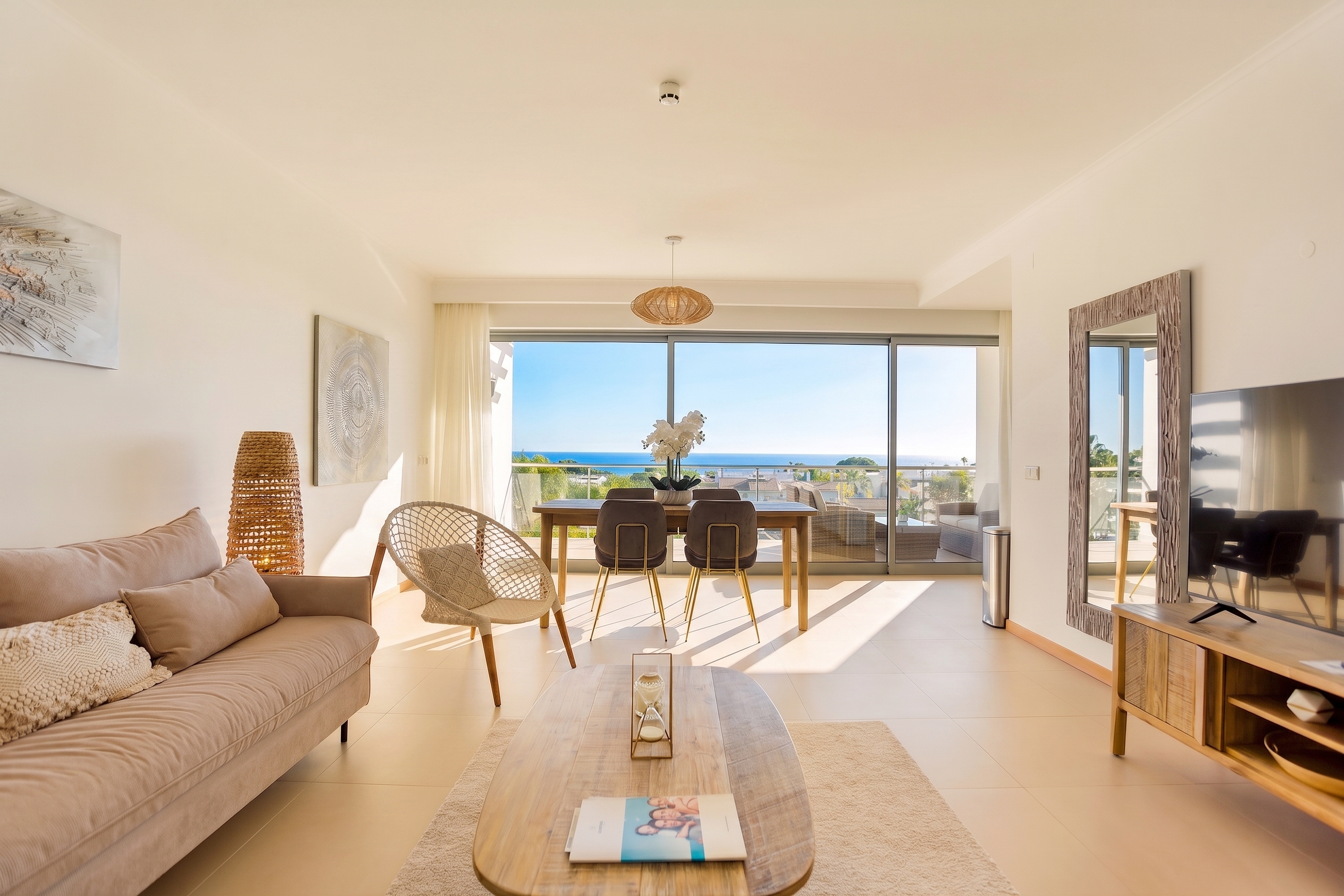 Apartamento T1 com vista mar a 600m da praia
