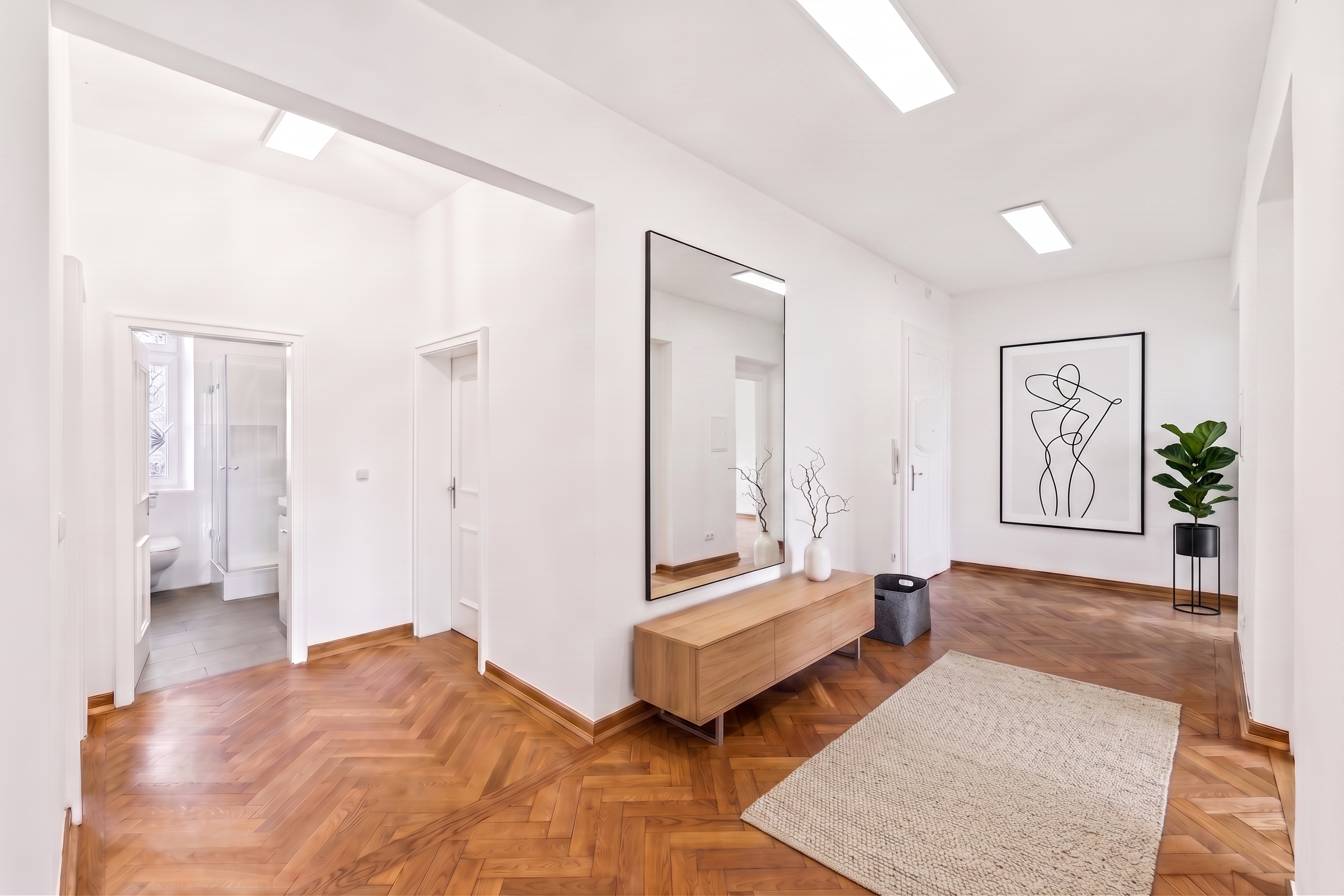 Bright 4-room period apartment with elevator and two balconies in Schwabing-West