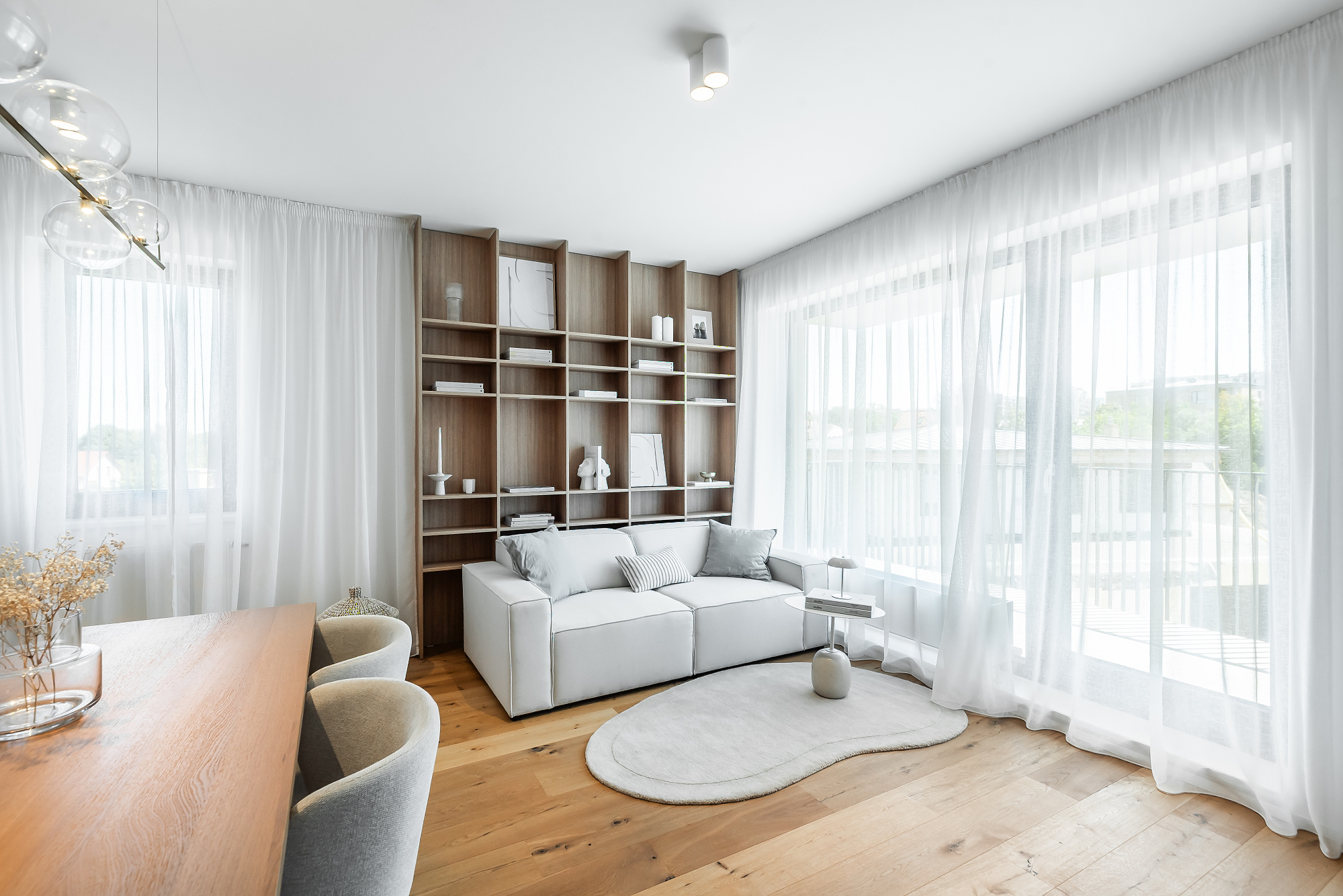 Sale of a high-standard 2+kt apartment with its own heat pump, a large balcony, and a garage parking space