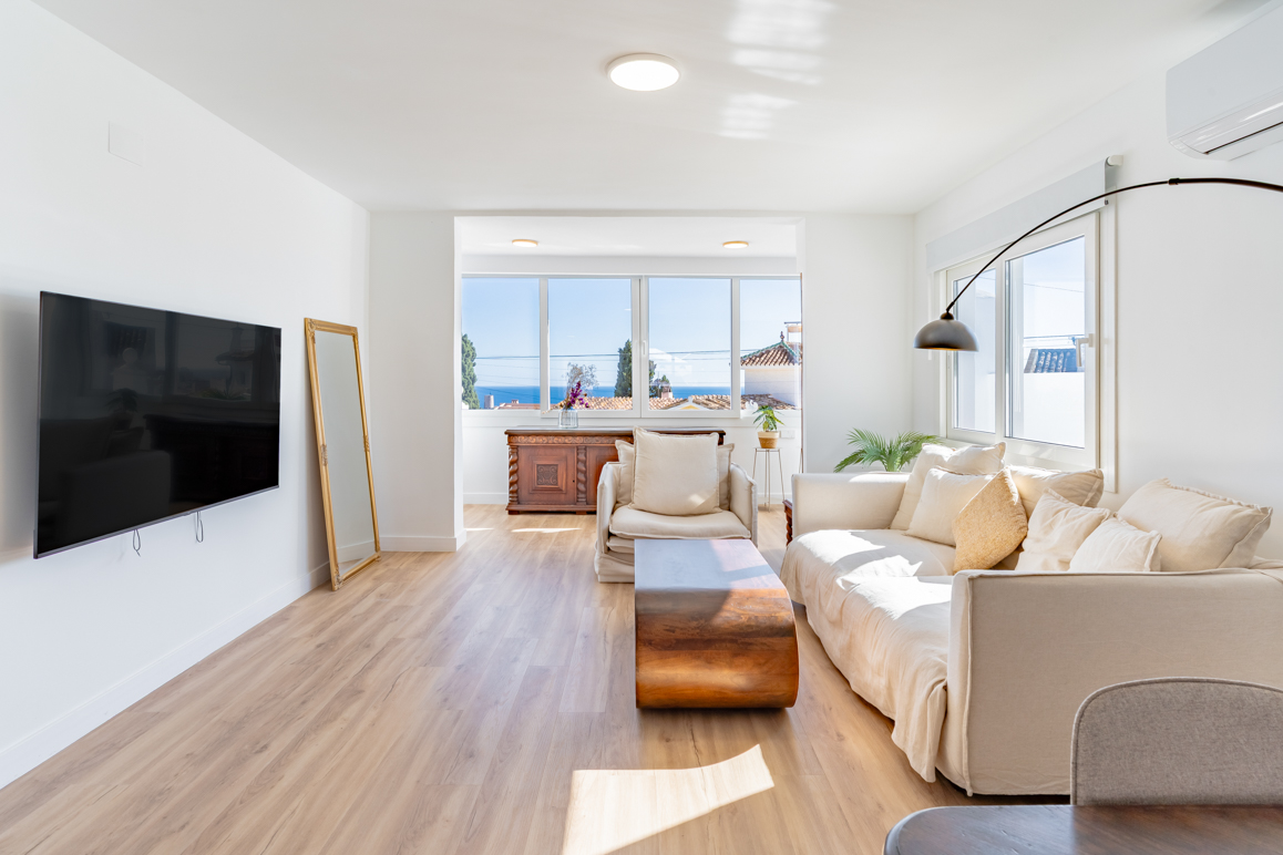 Detached house with 4 bedrooms, private pool, and sauna