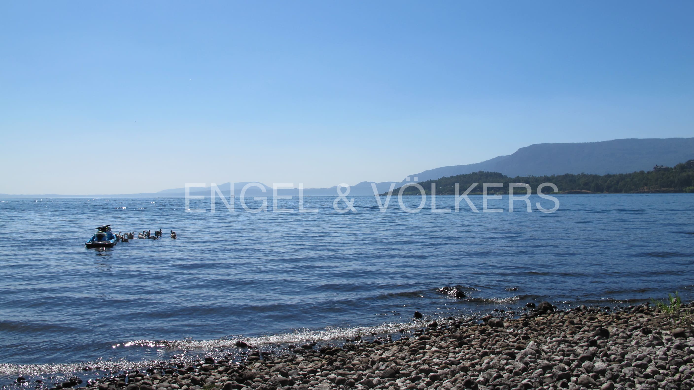 Terreno de 1 ha. a orillas del lago Villarrica, a solo 1 km de Pucón