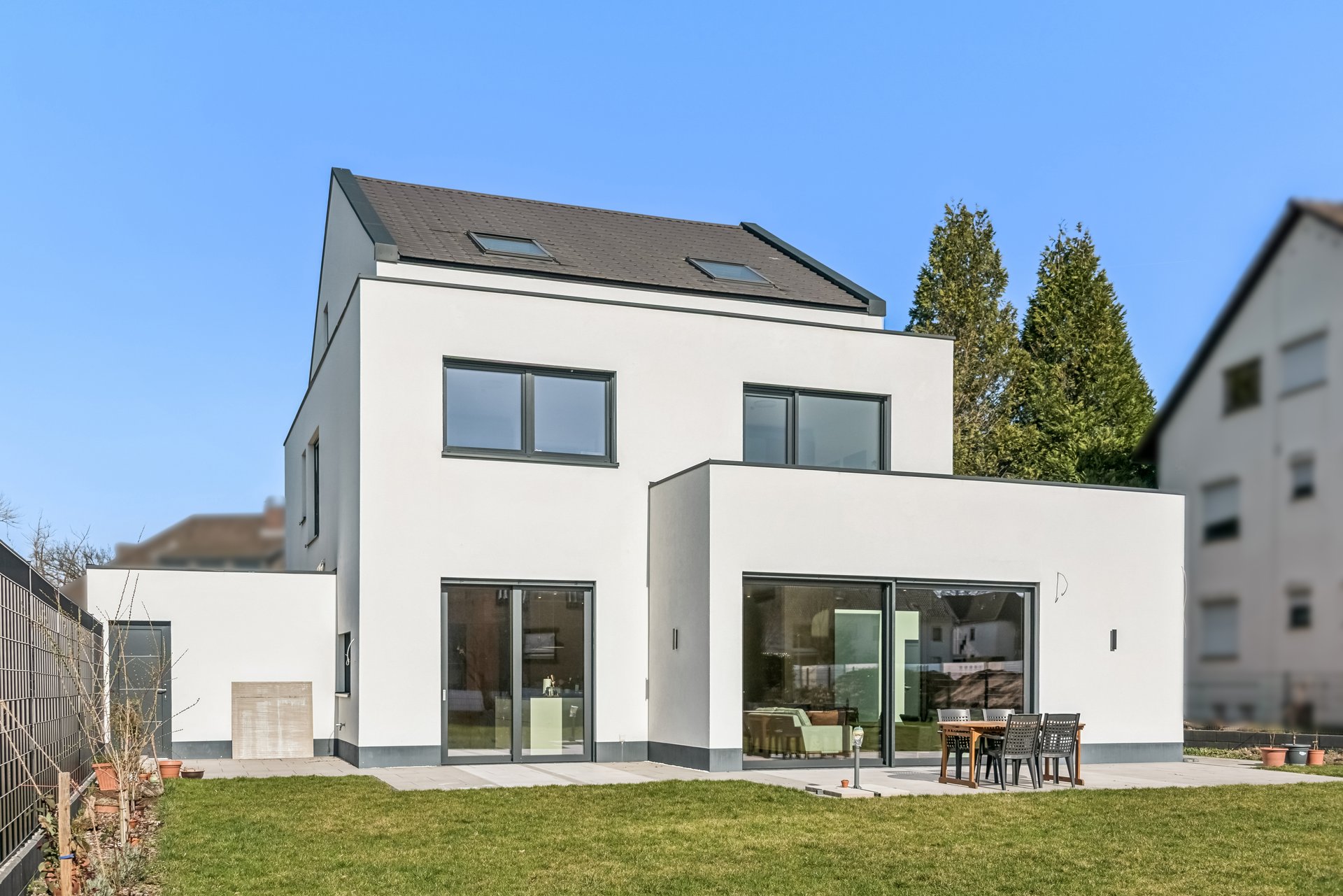 Move Straight In: Contemporary Family Home with Premium Finishes and South-Facing Terrace