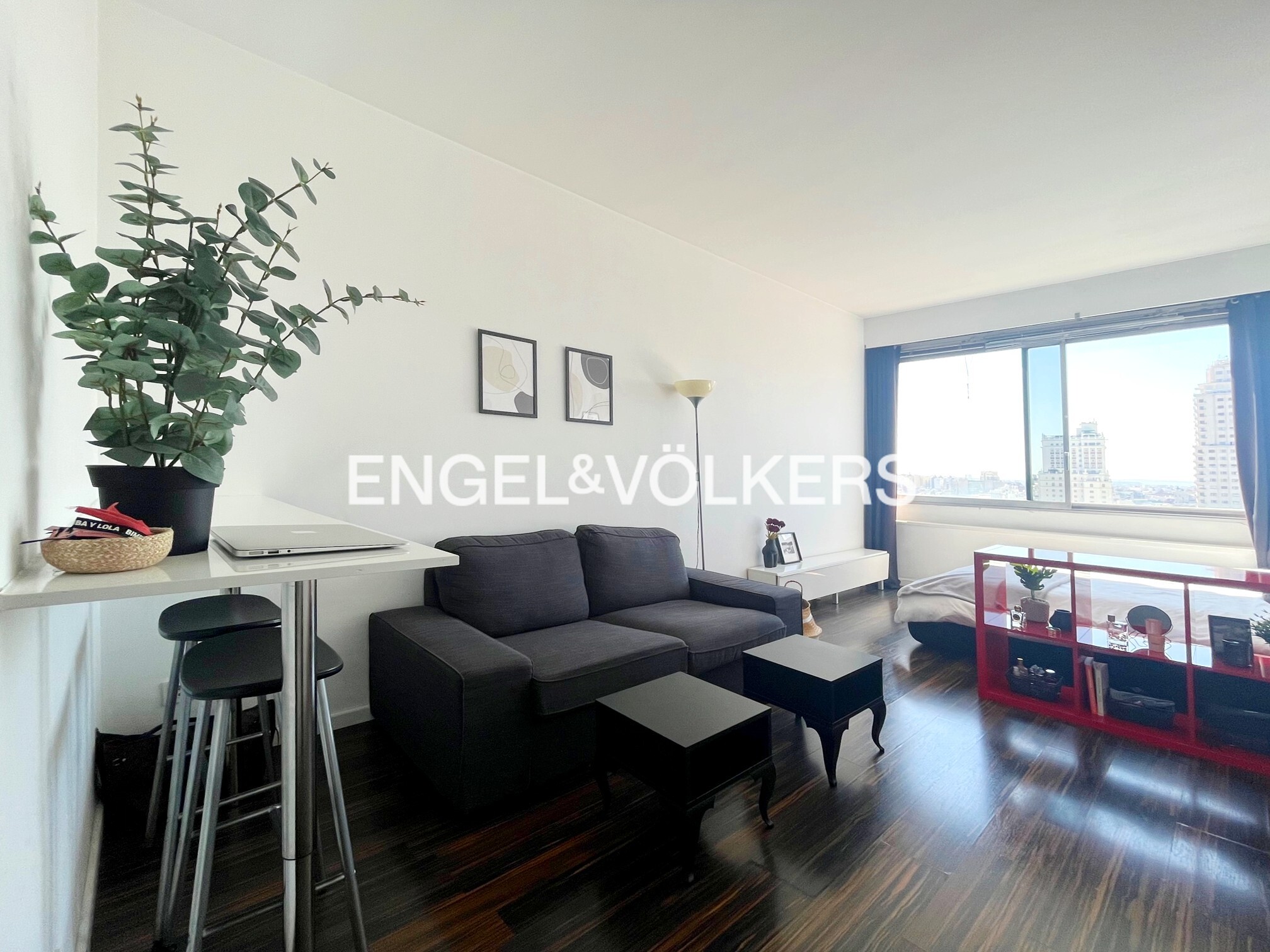 Bright modern furnished Studio at Princesa 27