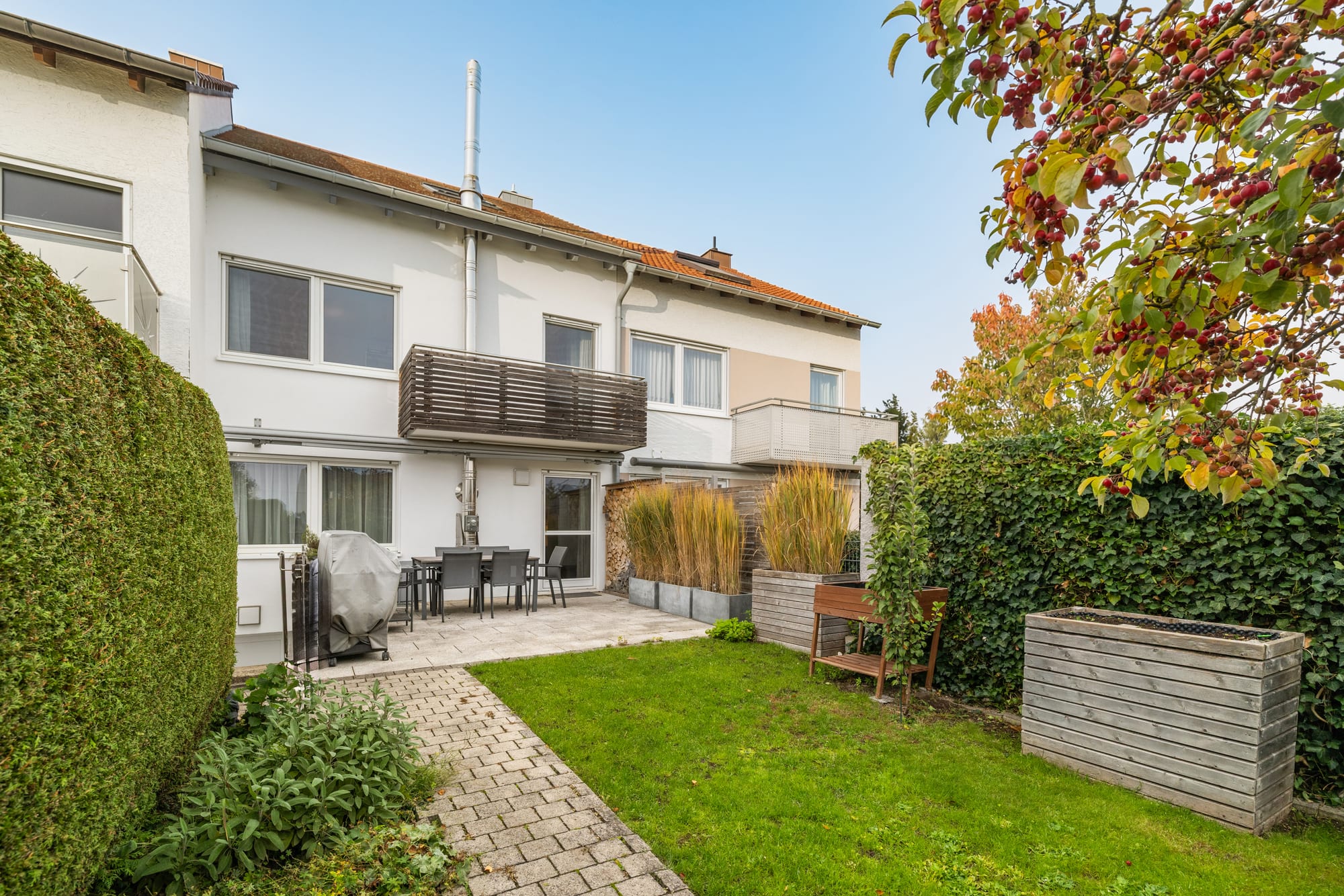 Einziehen statt renovieren – modernisiertes Reihenhaus mit Garage in Nersingen