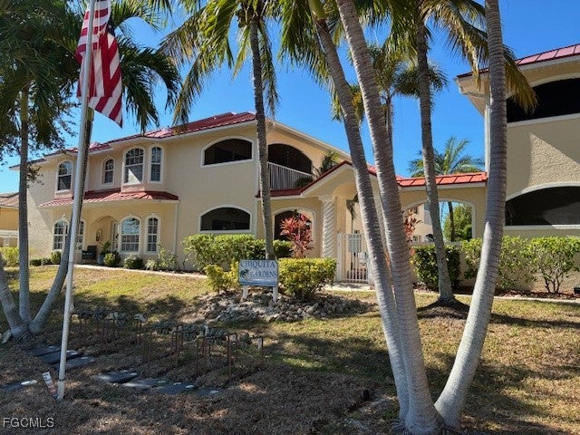Beautiful Condo with Pool next to Cape Harbour