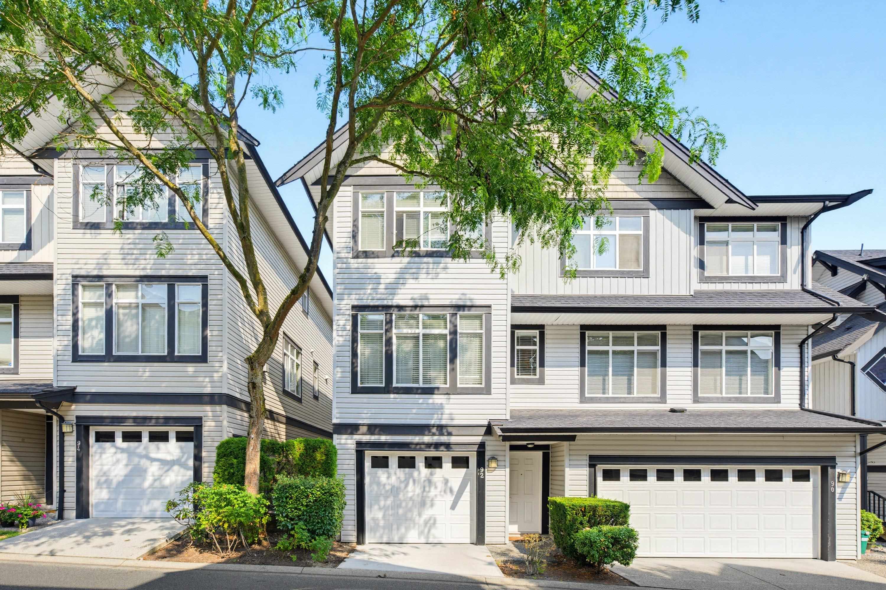 Lovely 3 Bedroom, 3 Bathroom End-Unit Townhouse!
