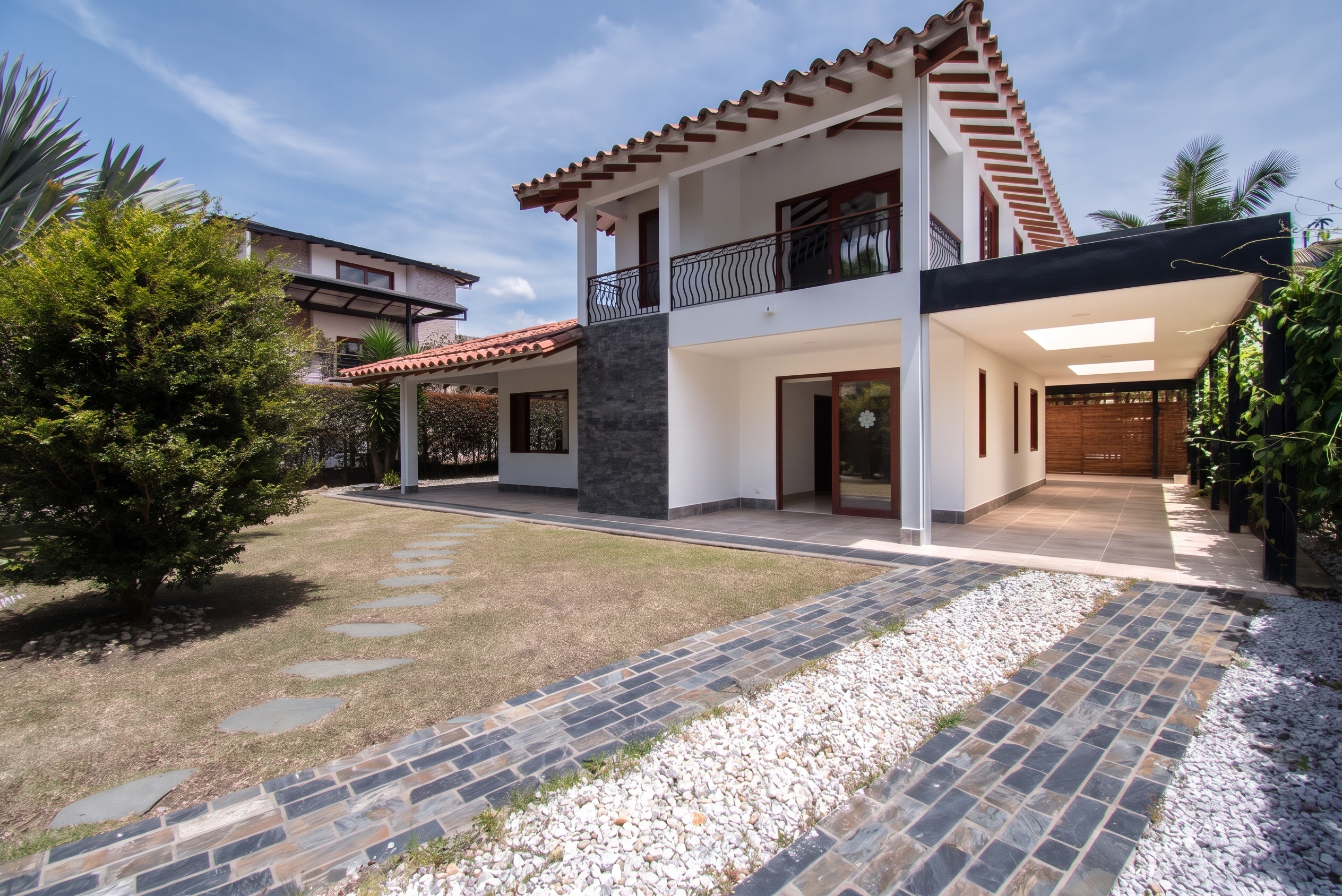 Casa con terraza y jacuzzi para venta | Conjunto cerrado en La Ceja