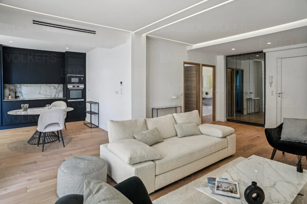 Cannes Croisette – Prestigieux appartement 3 pièces entièrement rénové, Parking