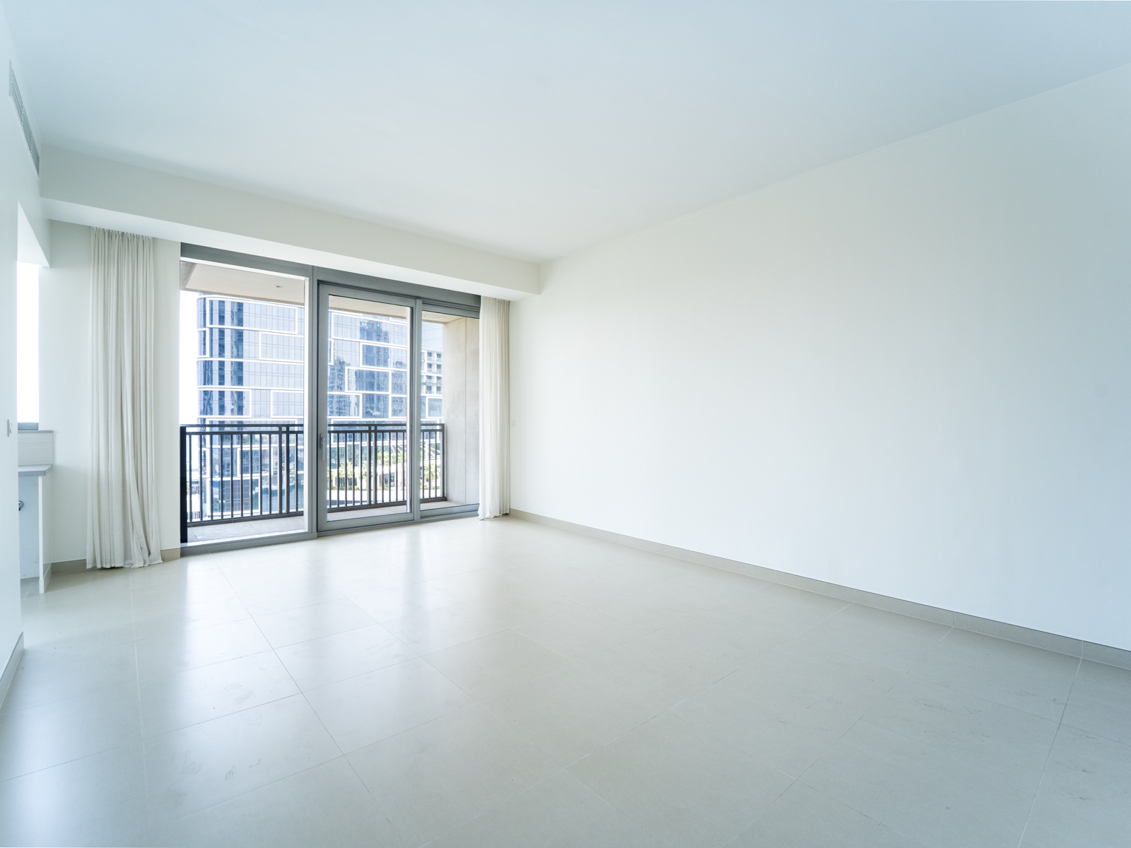 Unfurnished l Vacant l Full Sea View